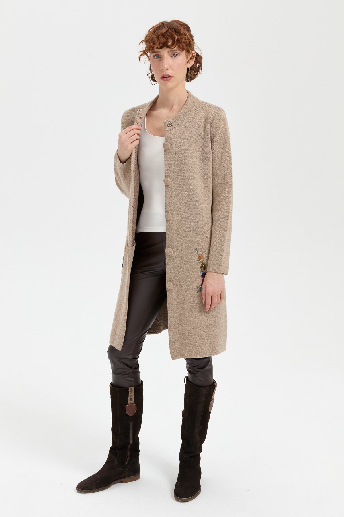 24012Kadın Dik Yaka Cebi İşlemeli Uzun Yün Kaban K.Bej