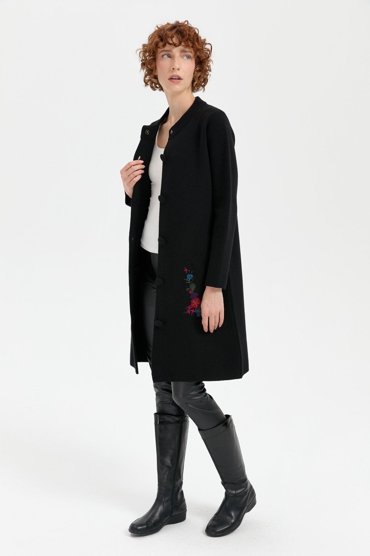 24012Kadın Dik Yaka Cebi İşlemeli Uzun Yün Kaban Siyah