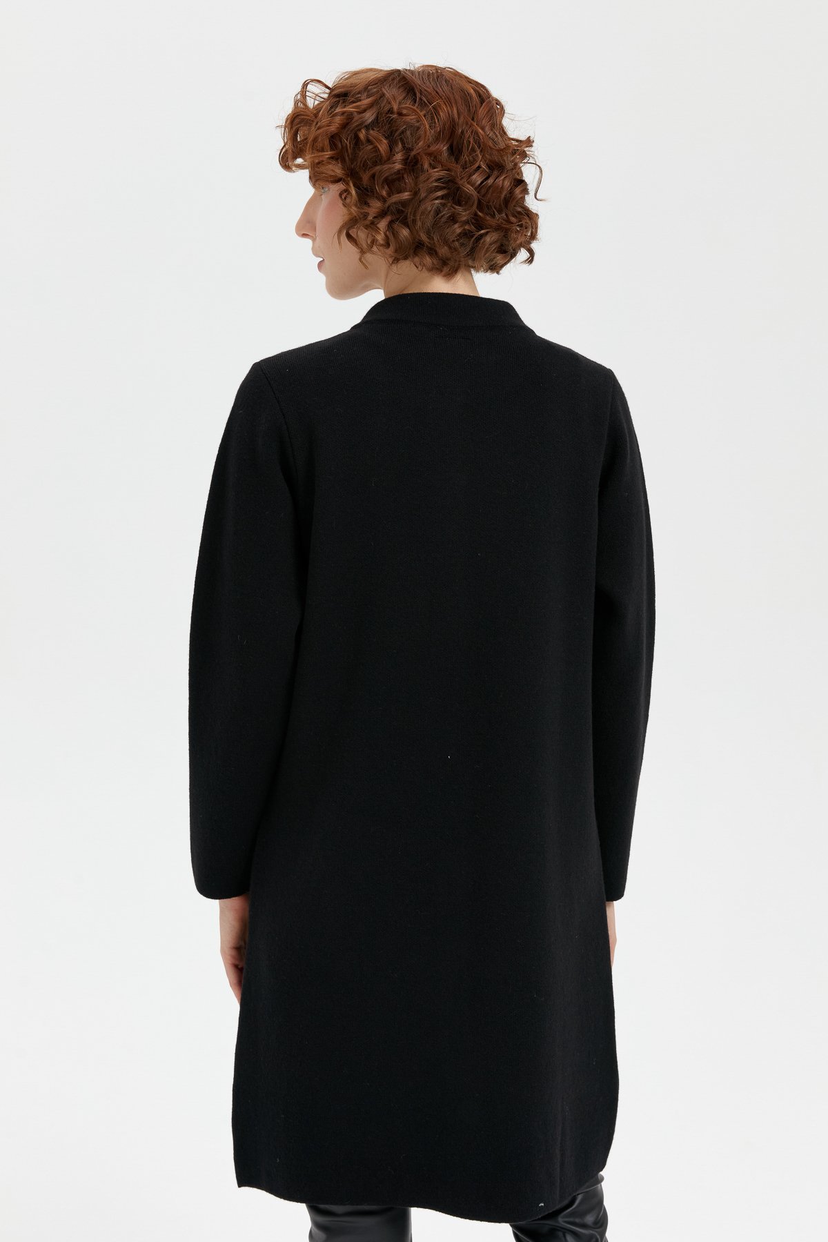 24012Kadın Dik Yaka Cebi İşlemeli Uzun Yün Kaban Siyah