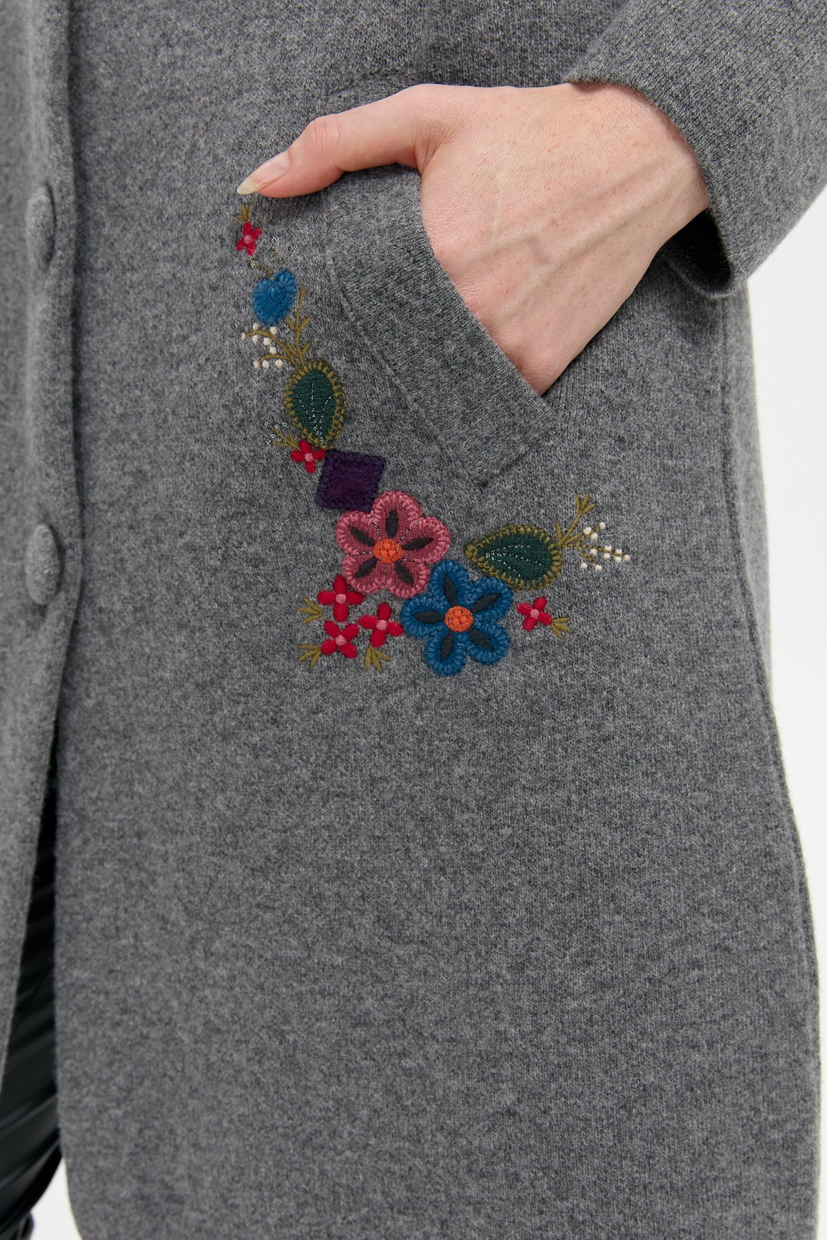 24012Kadın Dik Yaka Cebi İşlemeli Uzun Yün Kaban Füme