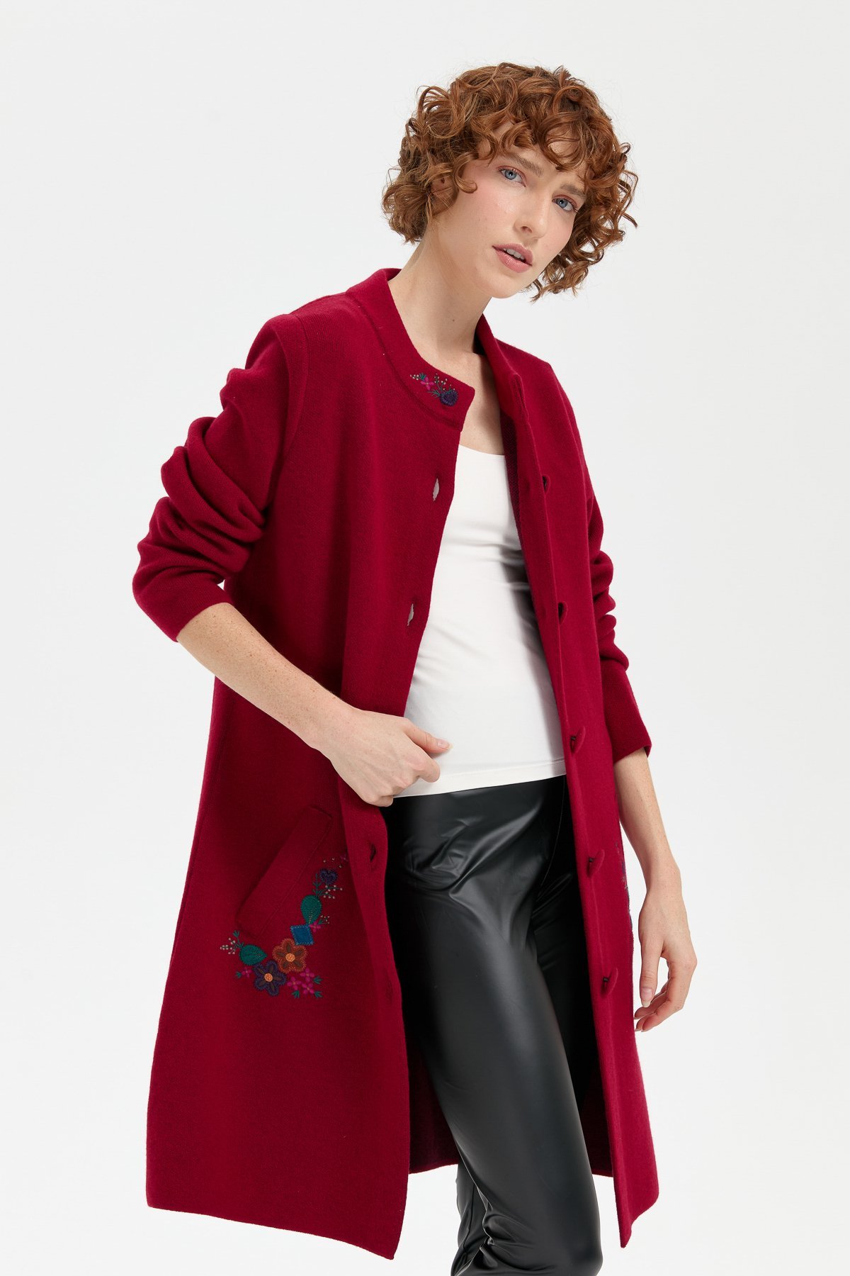 24012Kadın Dik Yaka Cebi İşlemeli Uzun Yün Kaban V.Çürüğü