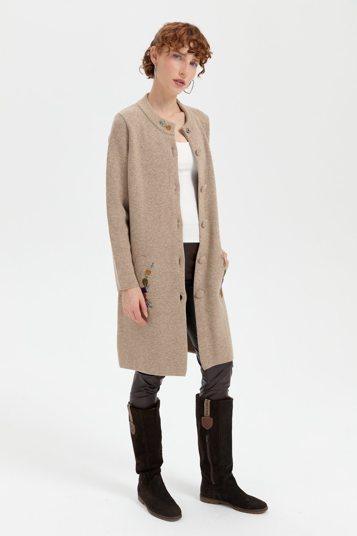 24012Kadın Dik Yaka Cebi İşlemeli Uzun Yün Kaban K.Bej