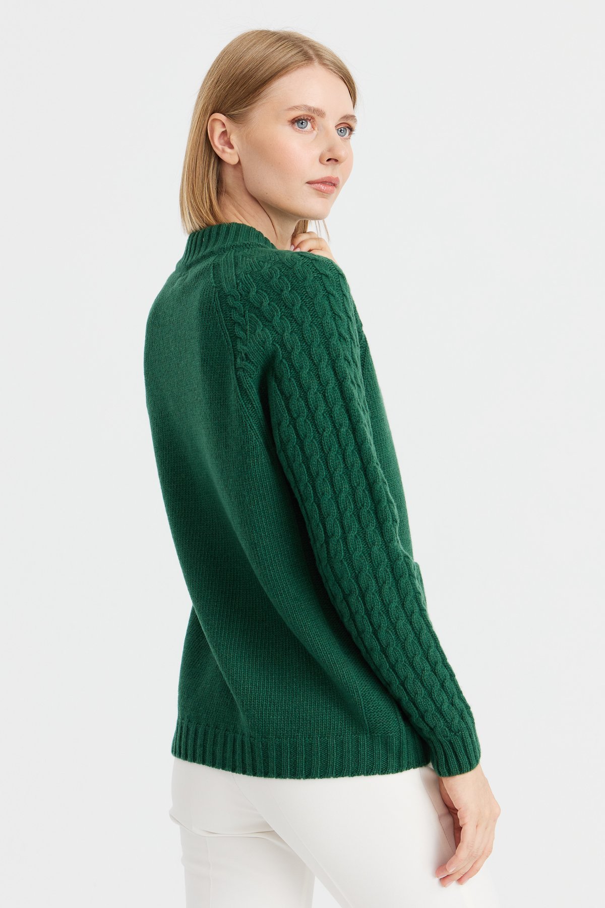 23203Kadın Dik Yaka Cebi ve Kolu Saç Örgü Yün Ceket Ö.Başı