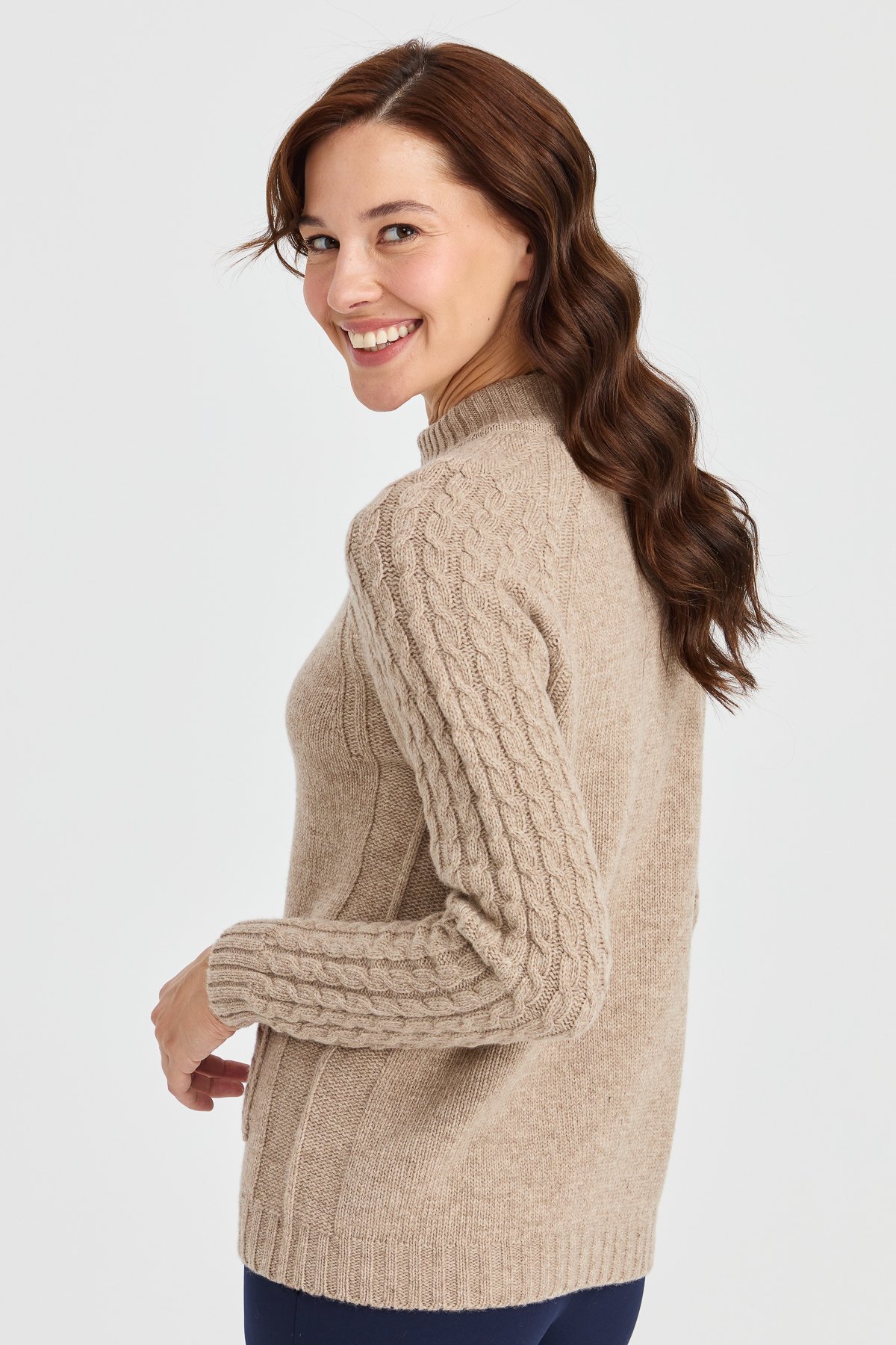 23203Kadın Dik Yaka Cebi ve Kolu Saç Örgü Yün Ceket K.Bej