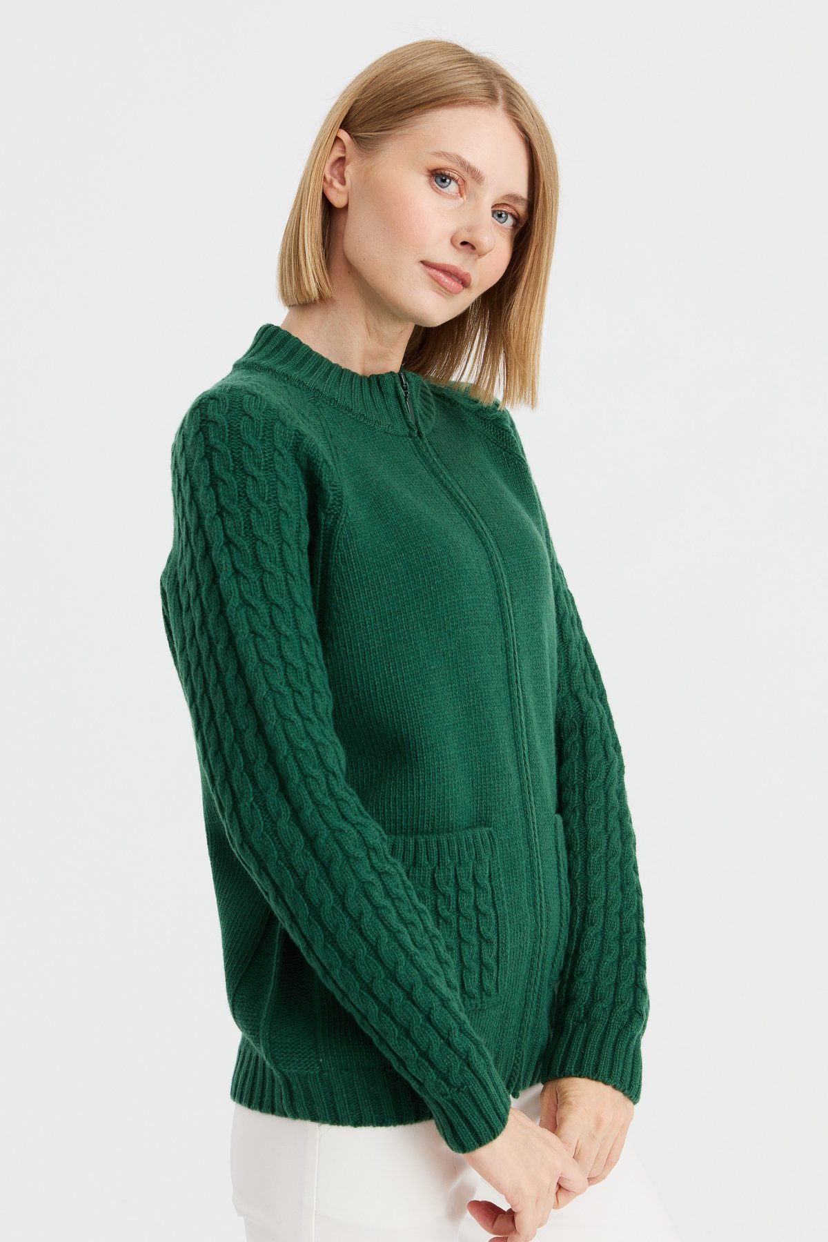 23203Kadın Dik Yaka Cebi ve Kolu Saç Örgü Yün Ceket Ö.Başı