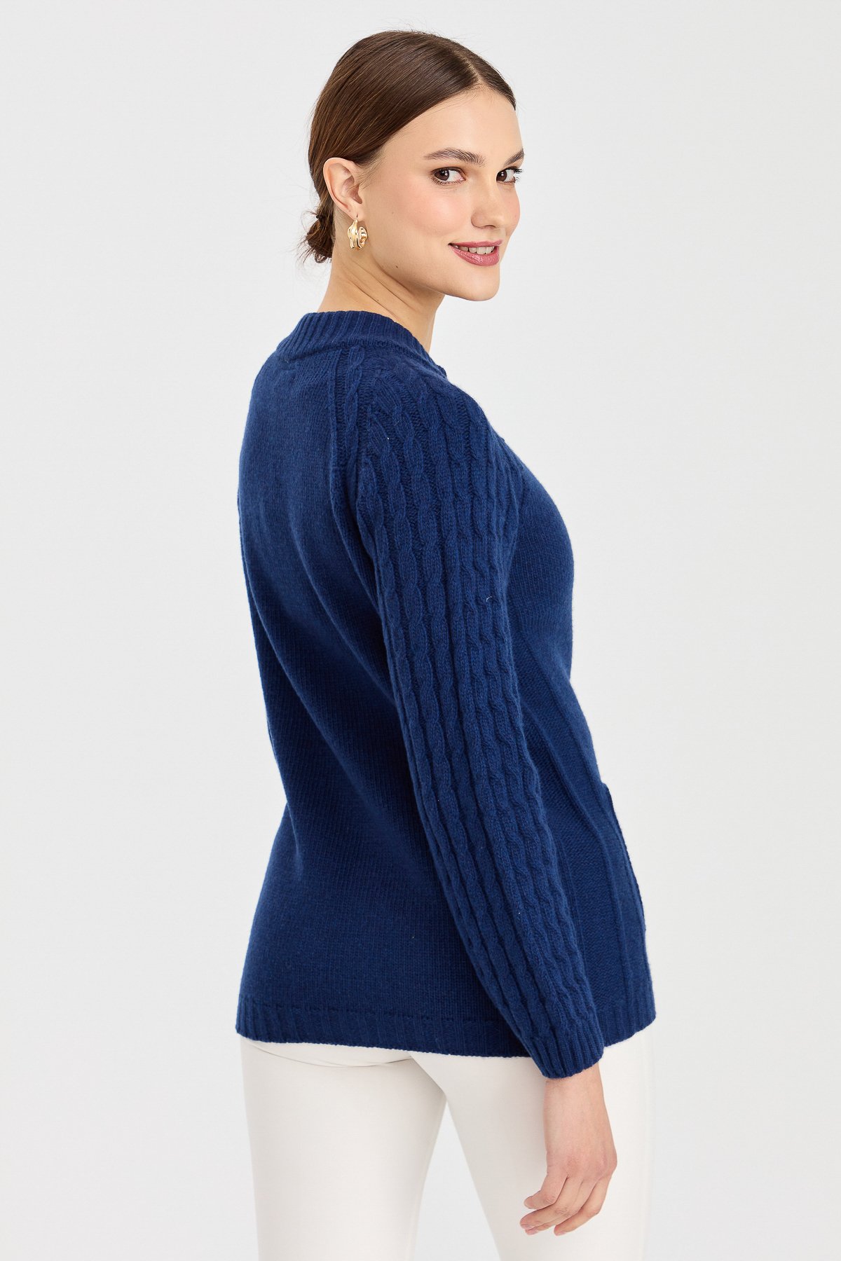 23203Kadın Dik Yaka Cebi ve Kolu Saç Örgü Yün Ceket İndigo