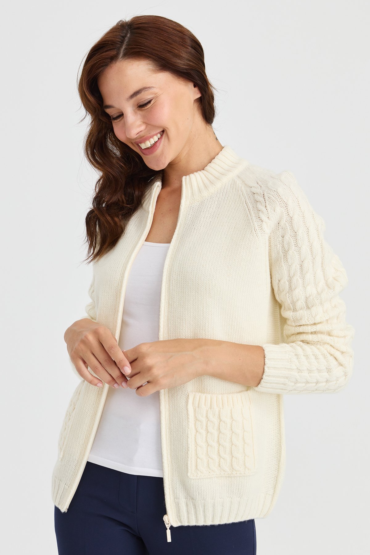 23203Kadın Dik Yaka Cebi ve Kolu Saç Örgü Yün Ceket Kemik