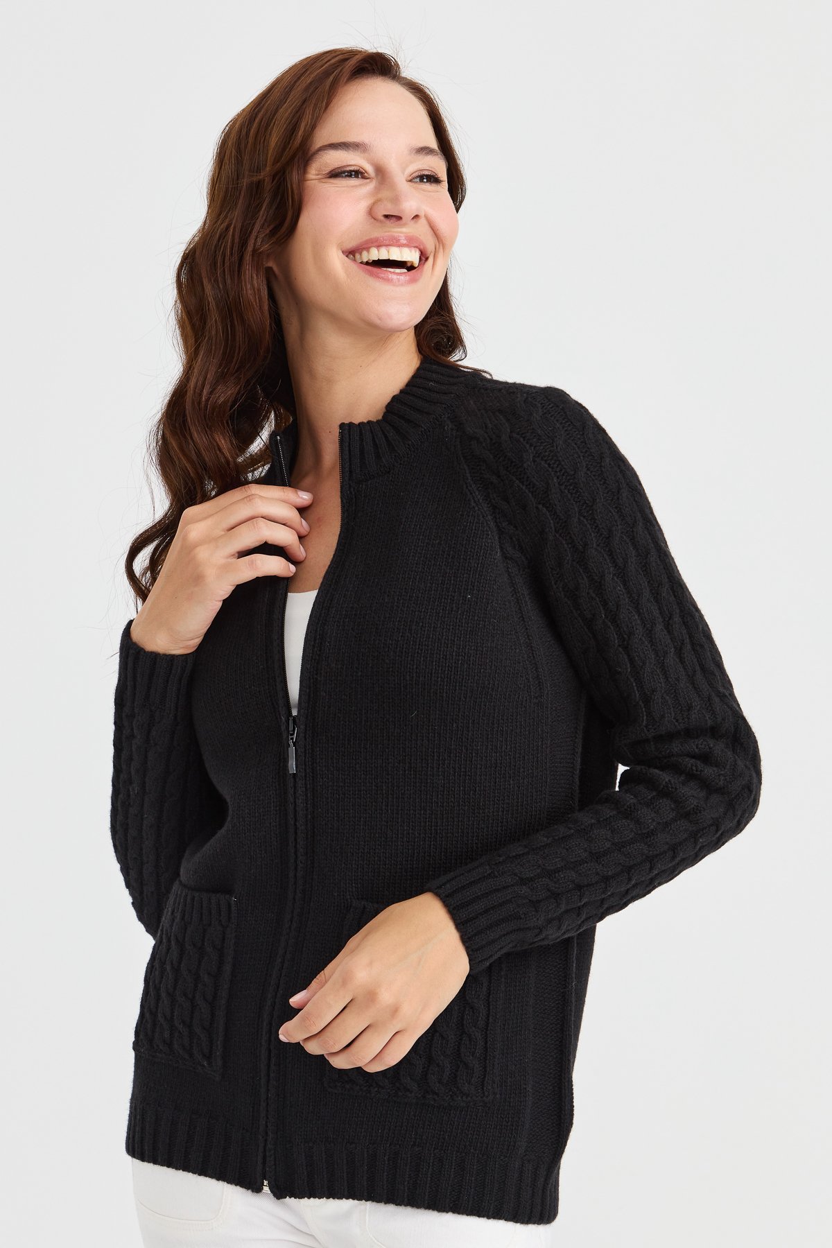 23203Kadın Dik Yaka Cebi ve Kolu Saç Örgü Yün Ceket Siyah