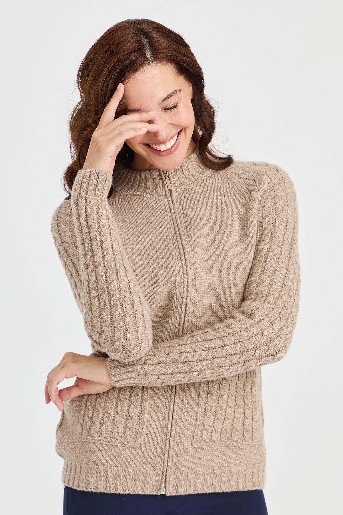 23203Kadın Dik Yaka Cebi ve Kolu Saç Örgü Yün Ceket K.Bej