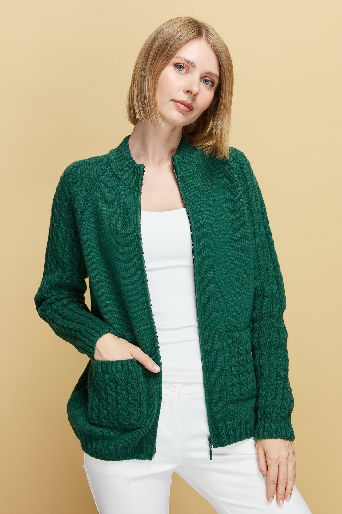 23203Kadın Dik Yaka Cebi ve Kolu Saç Örgü Yün Ceket Ö.Başı