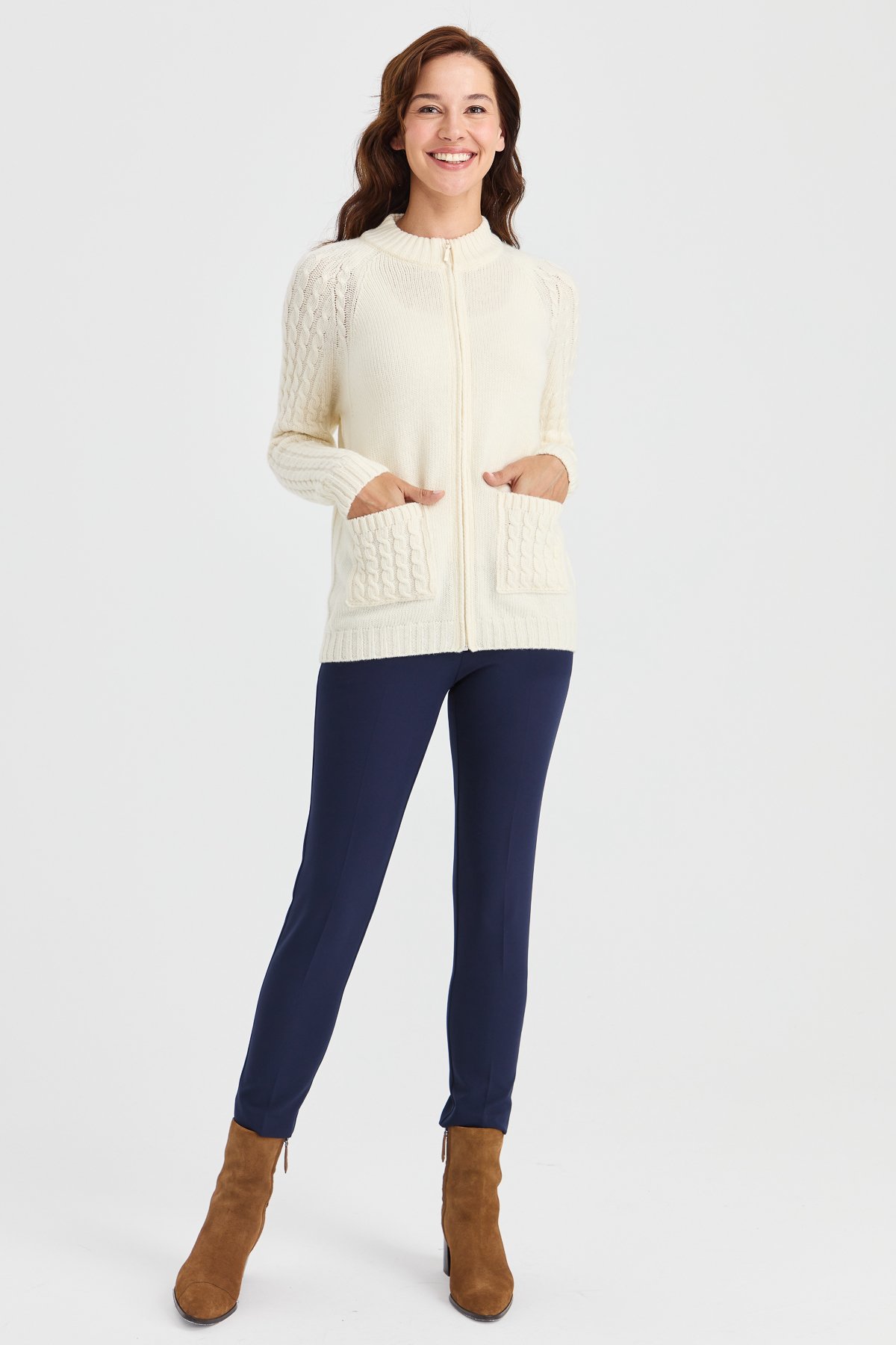 23203Kadın Dik Yaka Cebi ve Kolu Saç Örgü Yün Ceket Kemik