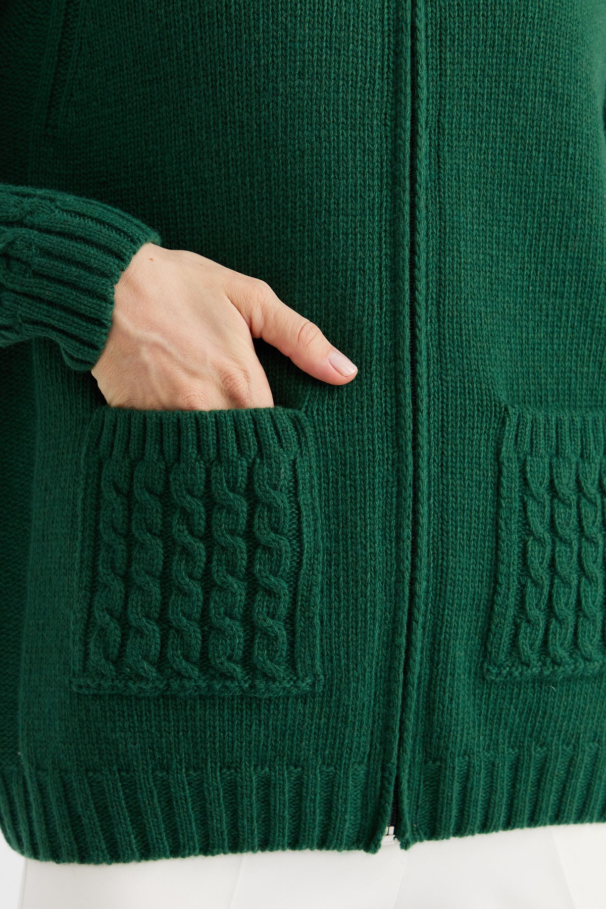 23203Kadın Dik Yaka Cebi ve Kolu Saç Örgü Yün Ceket Ö.Başı