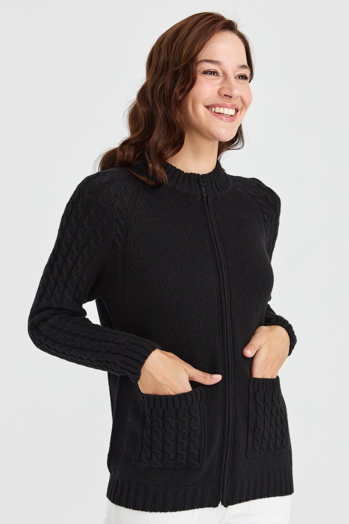 23203Kadın Dik Yaka Cebi ve Kolu Saç Örgü Yün Ceket Siyah