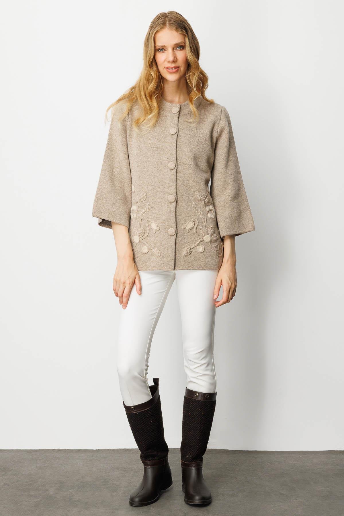 25015Kadın Dik Yaka Çiçek Desenli Kısa Yün Ceket K.Bej