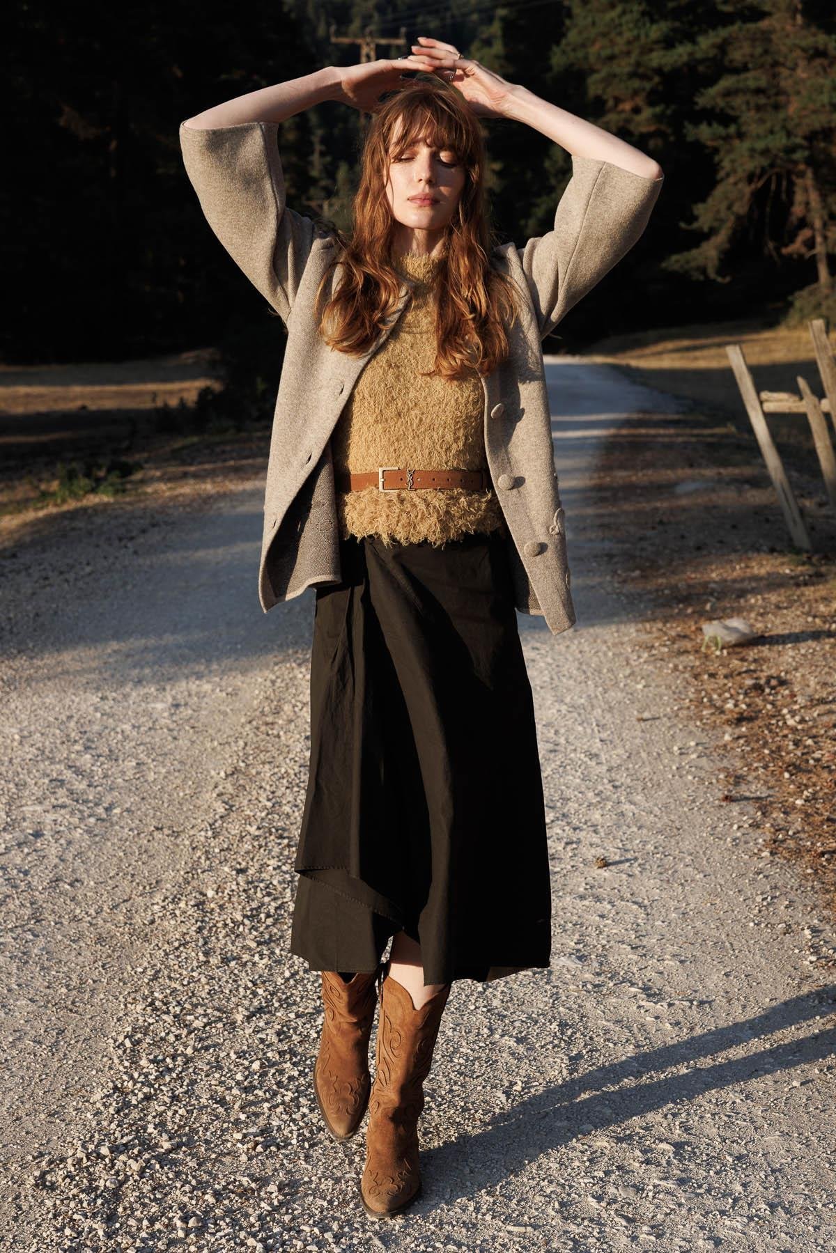 25015Kadın Dik Yaka Çiçek Desenli Kısa Yün Ceket K.Bej