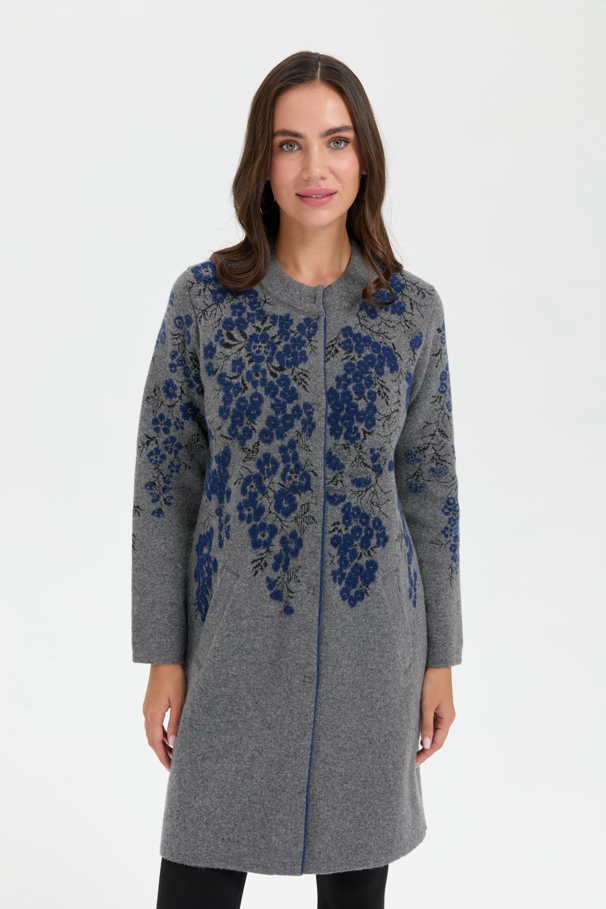 24018Kadın Dik Yaka Çiçekli Uzun Yün Kaban Füme