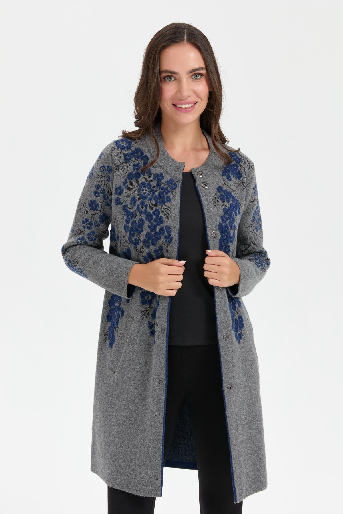 24018Kadın Dik Yaka Çiçekli Uzun Yün Kaban Füme