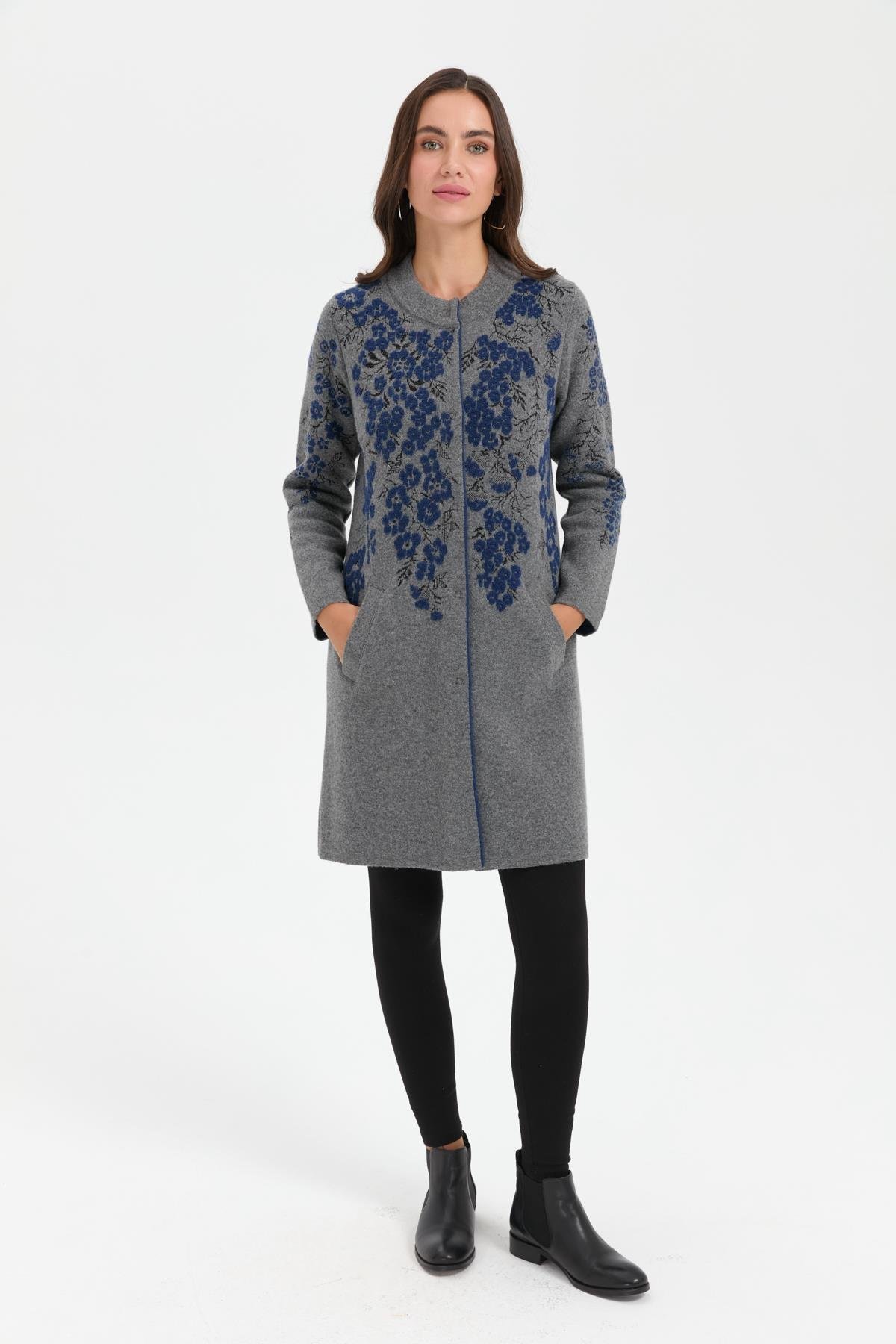 24018Kadın Dik Yaka Çiçekli Uzun Yün Kaban Füme