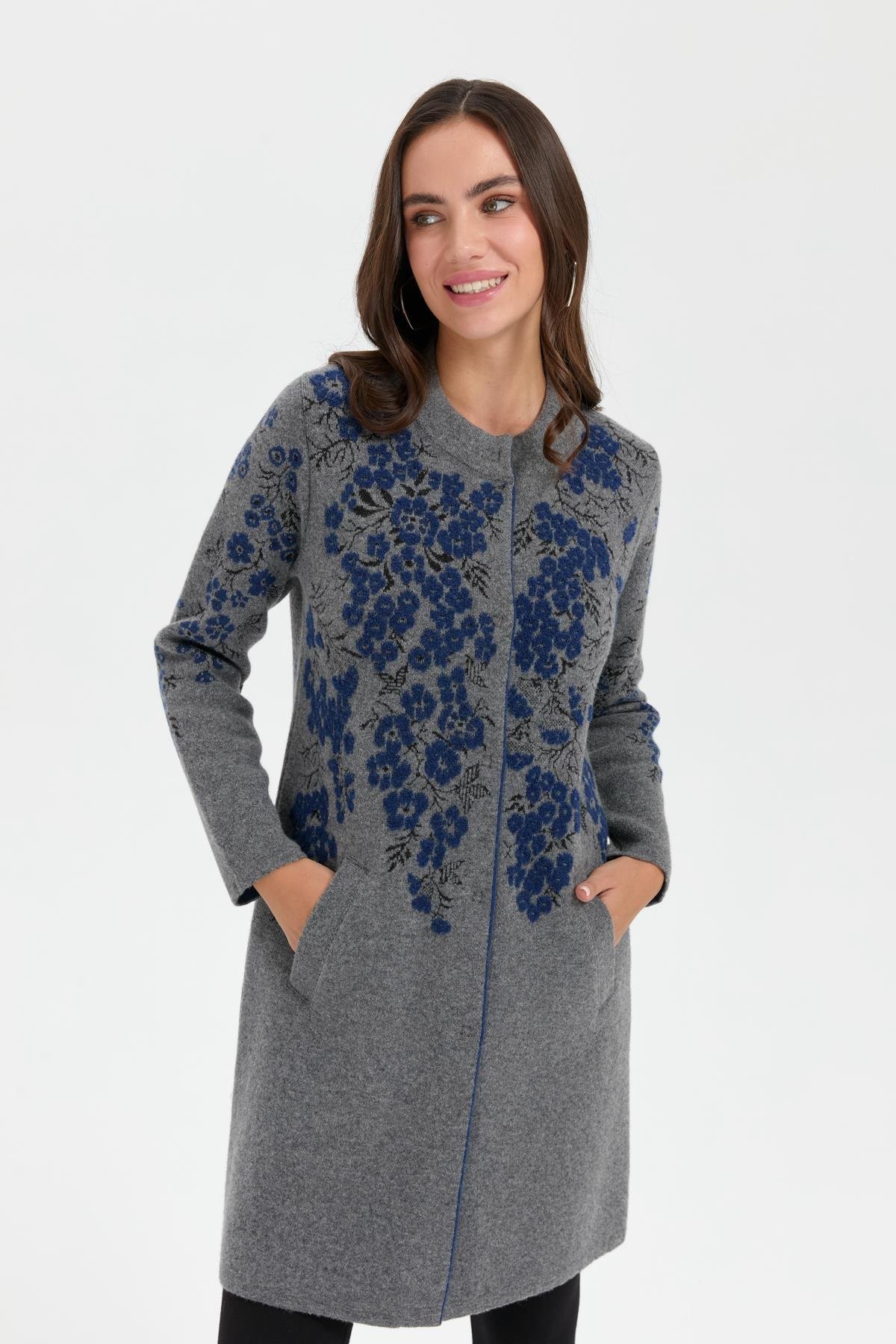 24018Kadın Dik Yaka Çiçekli Uzun Yün Kaban Füme