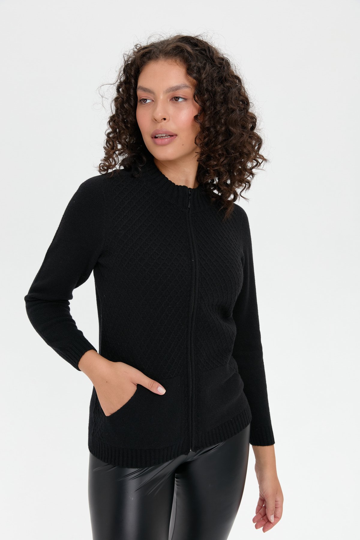 24218Kadın Dik Yaka Dikişsiz Önü Fermuarlı Yün Hırka Siyah