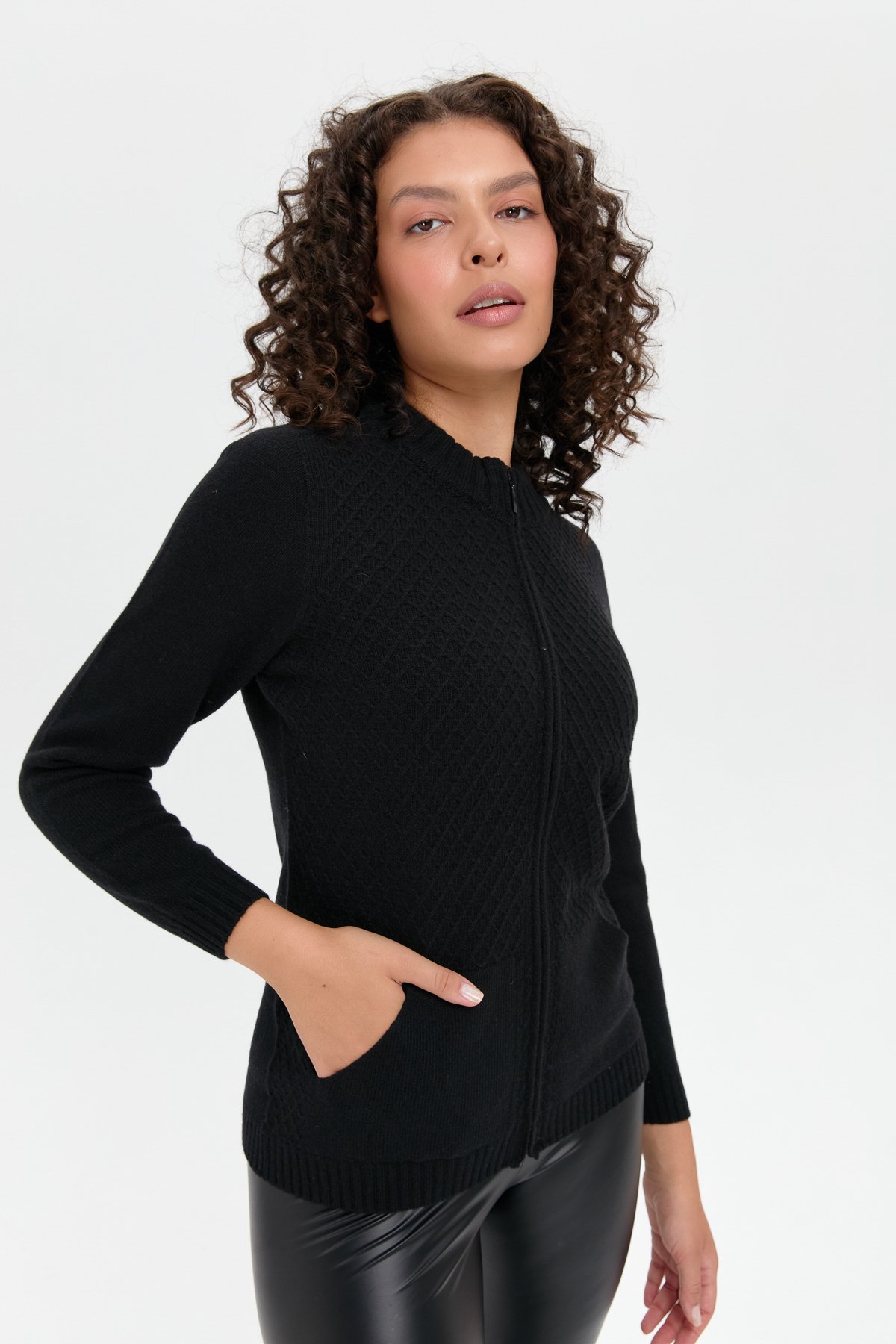 24218Kadın Dik Yaka Dikişsiz Önü Fermuarlı Yün Hırka Siyah