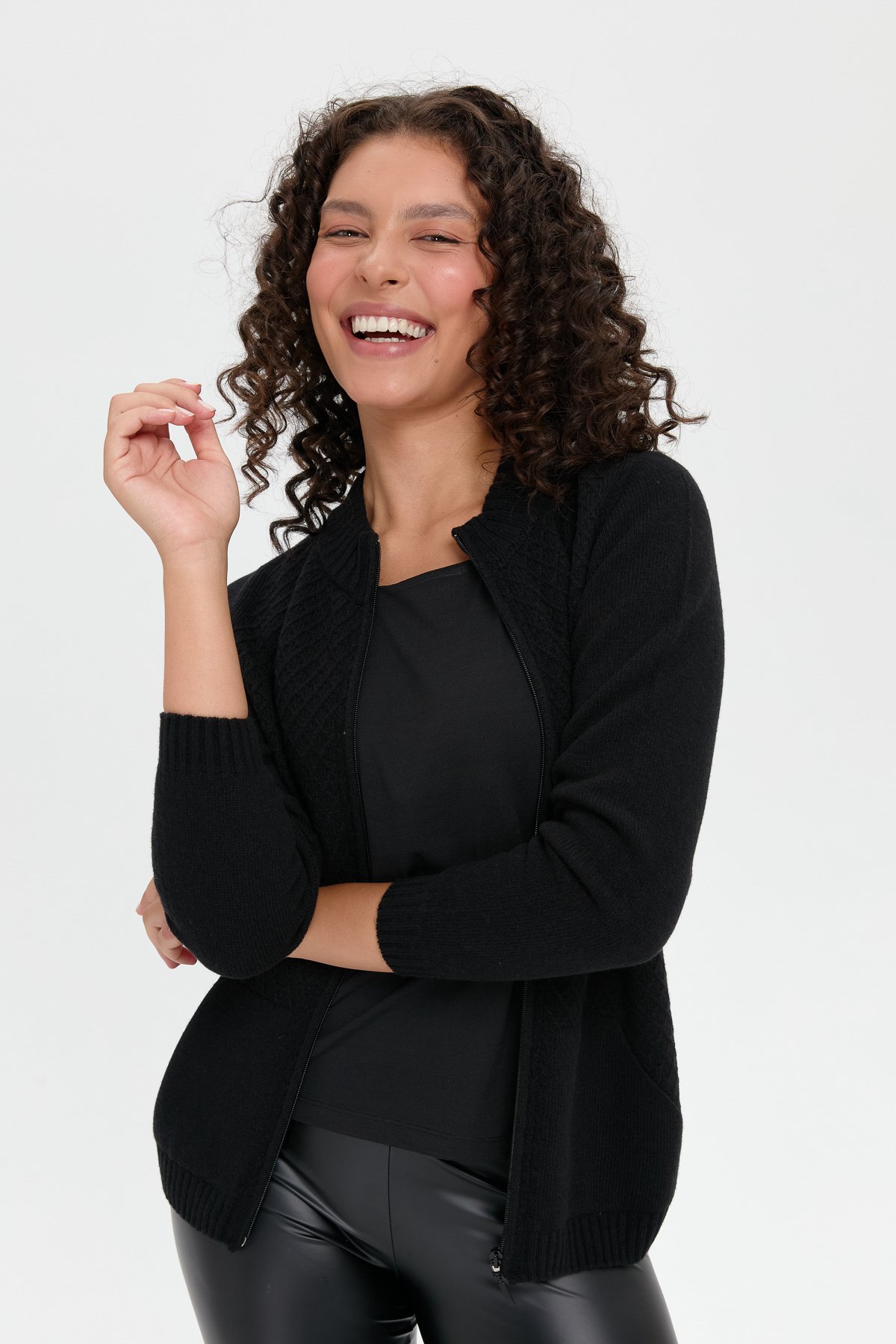 24218Kadın Dik Yaka Dikişsiz Önü Fermuarlı Yün Hırka Siyah