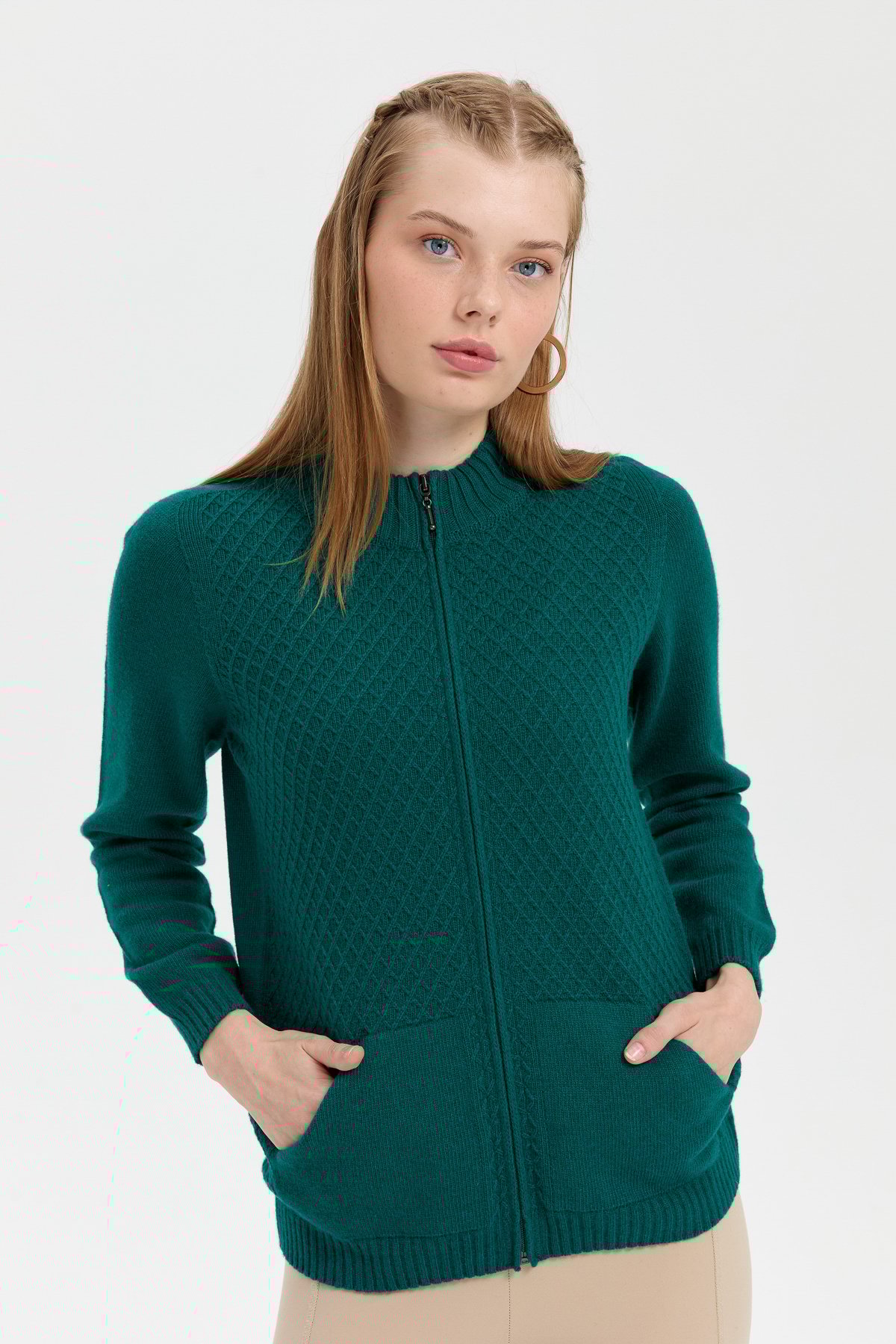 24218Kadın Dik Yaka Dikişsiz Önü Fermuarlı Yün Hırka K.Ö.başı