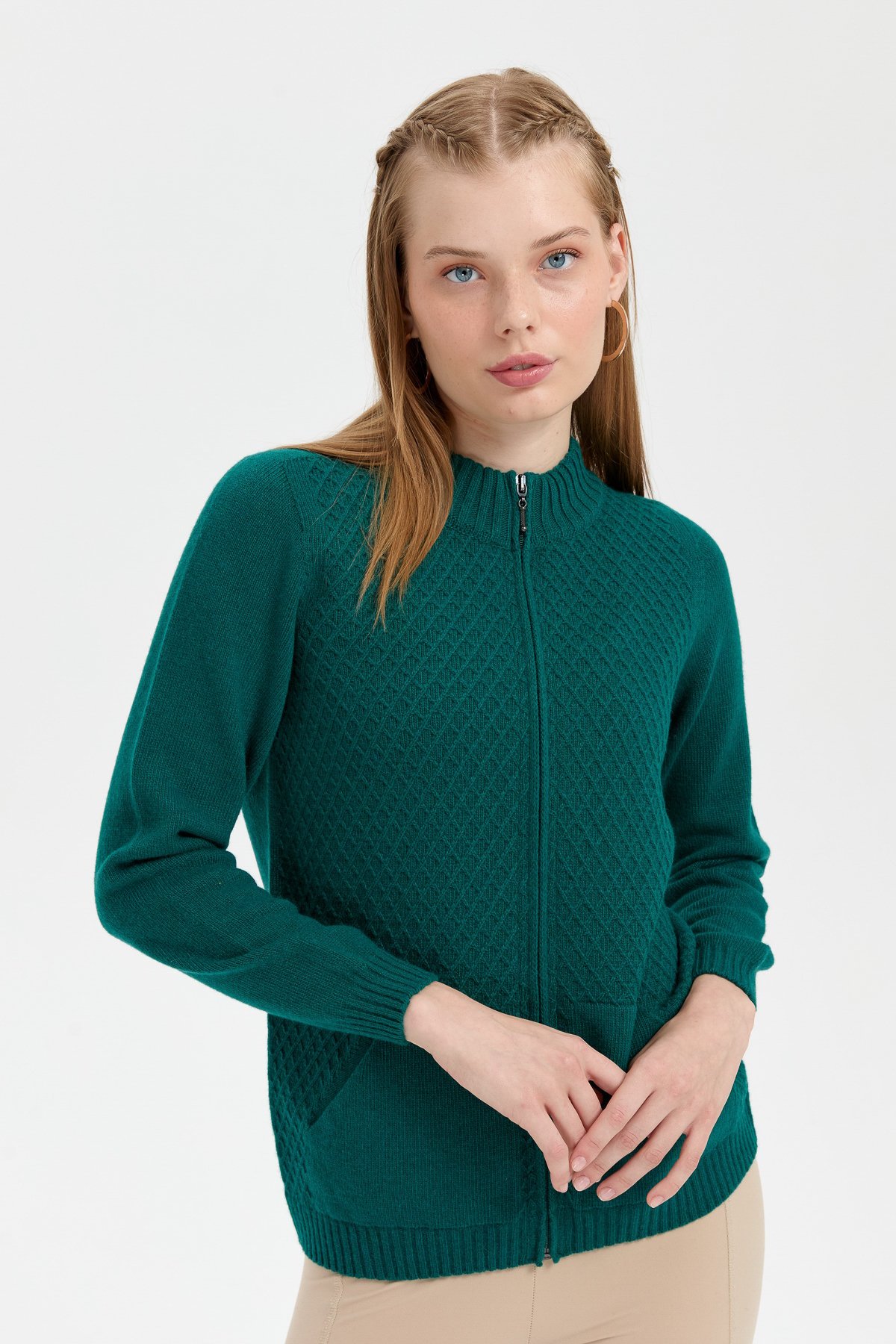 24218Kadın Dik Yaka Dikişsiz Önü Fermuarlı Yün Hırka K.Ö.başı