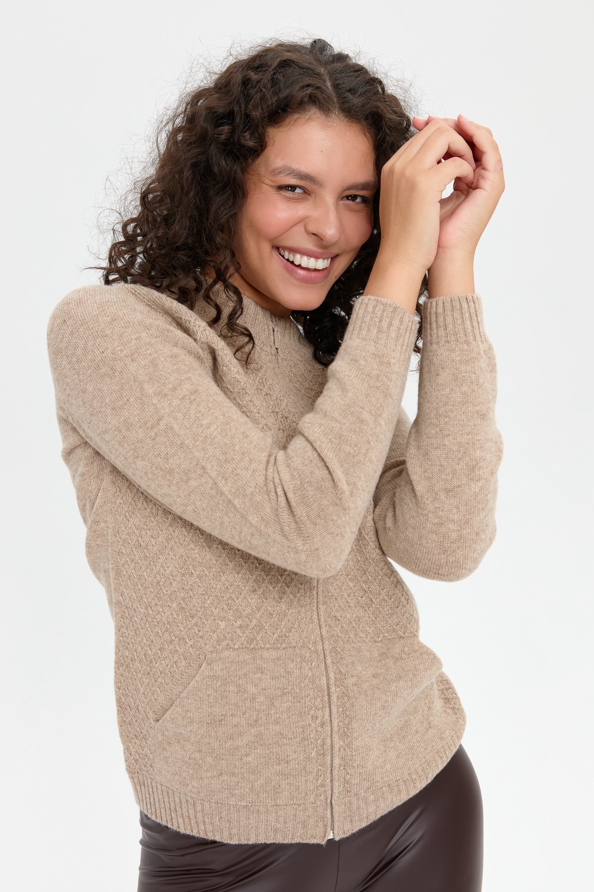 24218Kadın Dik Yaka Dikişsiz Önü Fermuarlı Yün Hırka K.Bej