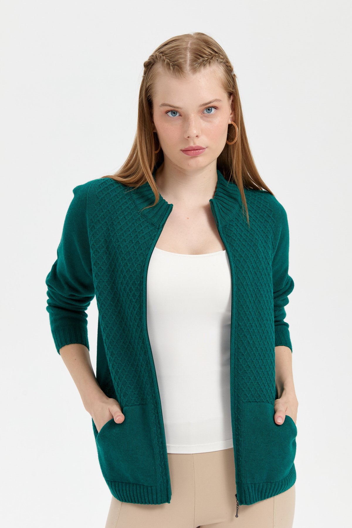 24218Kadın Dik Yaka Dikişsiz Önü Fermuarlı Yün Hırka K.Ö.başı