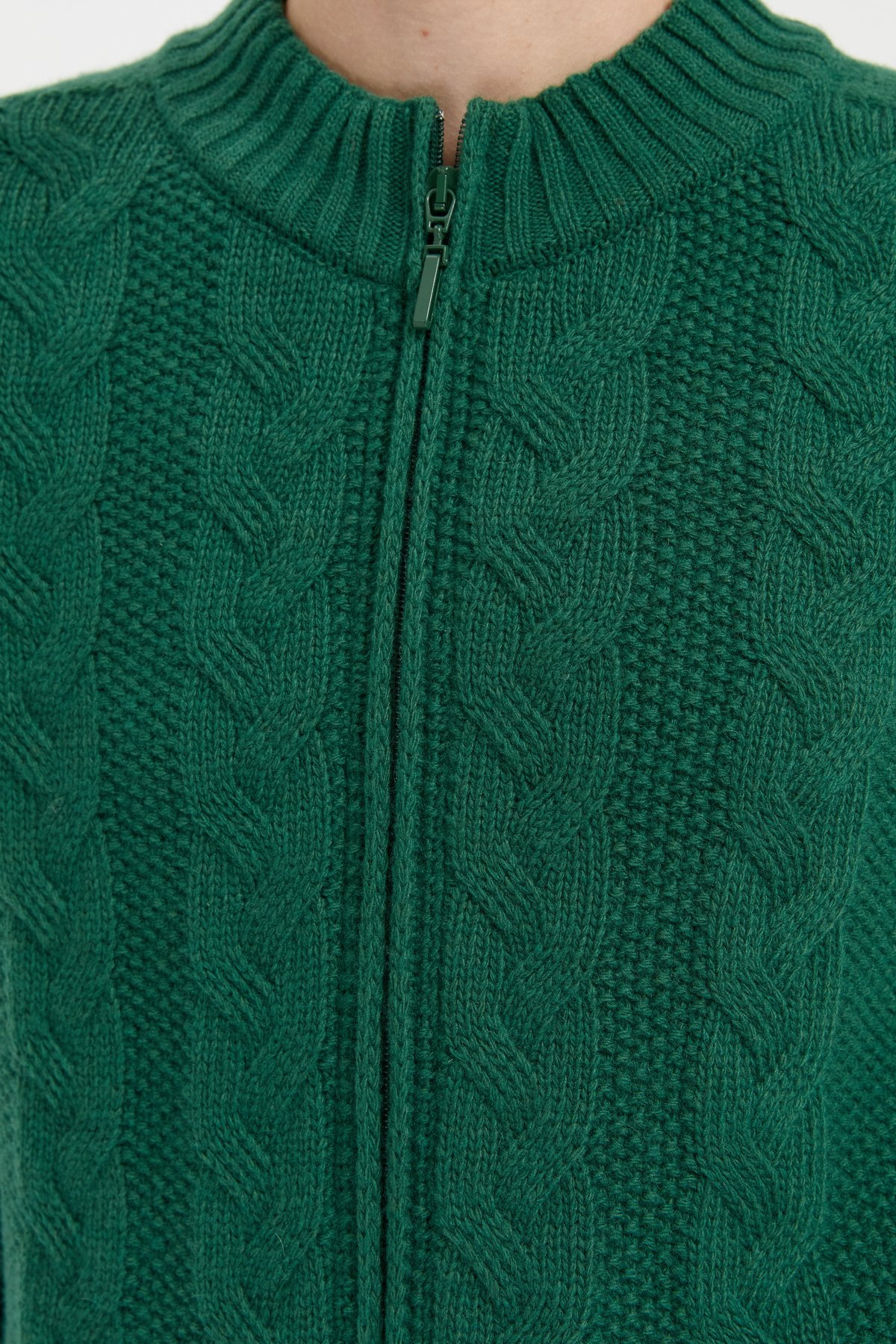 24268Kadın Dik Yaka Dikişsiz Önü Saç Örgülü Yün Hırka Ö.Başı