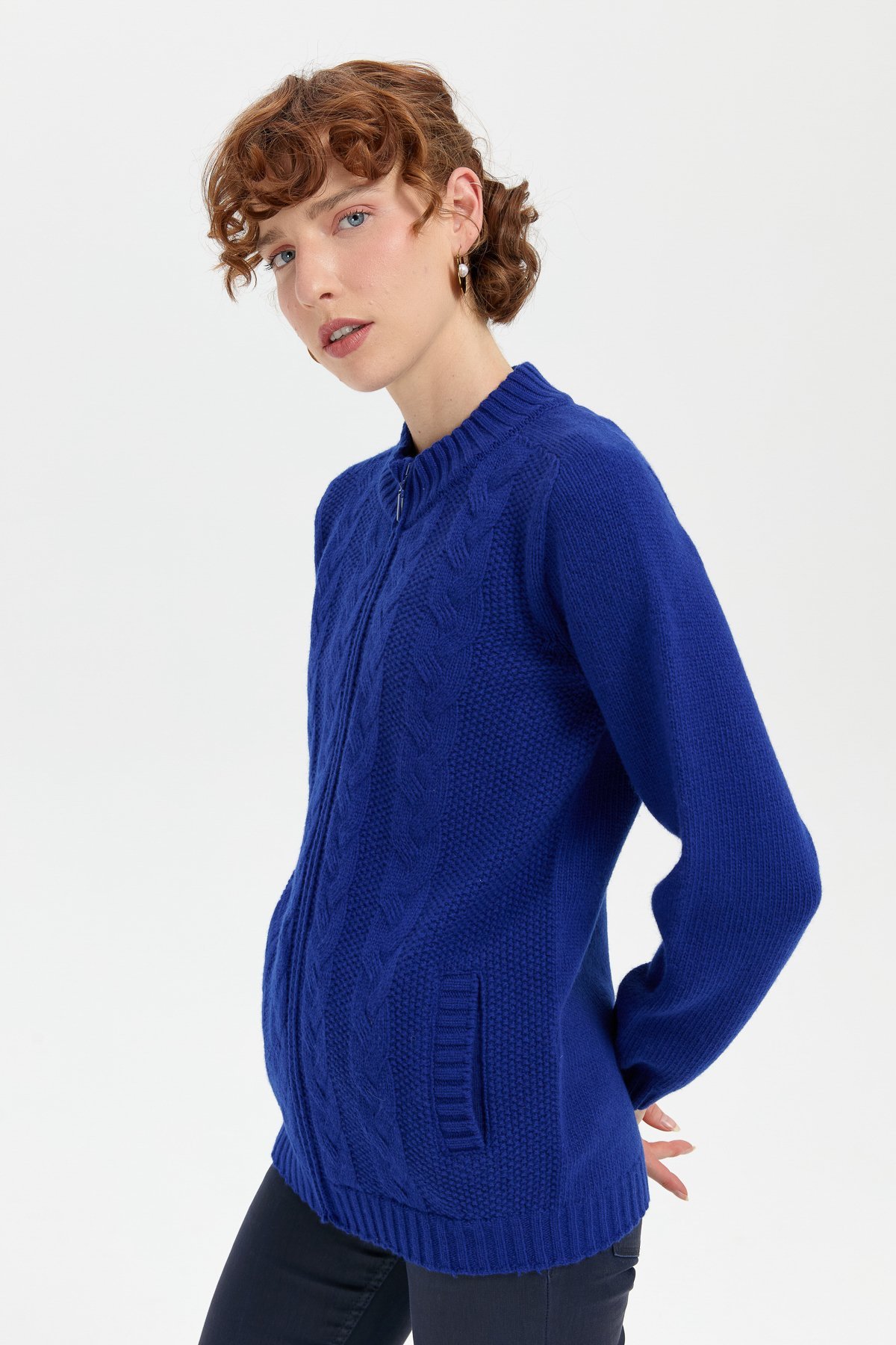 24268Kadın Dik Yaka Dikişsiz Önü Saç Örgülü Yün Hırka K.S.Mavi