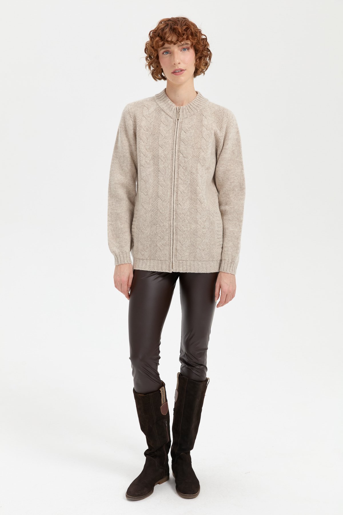 24268Kadın Dik Yaka Dikişsiz Önü Saç Örgülü Yün Hırka V.Bej