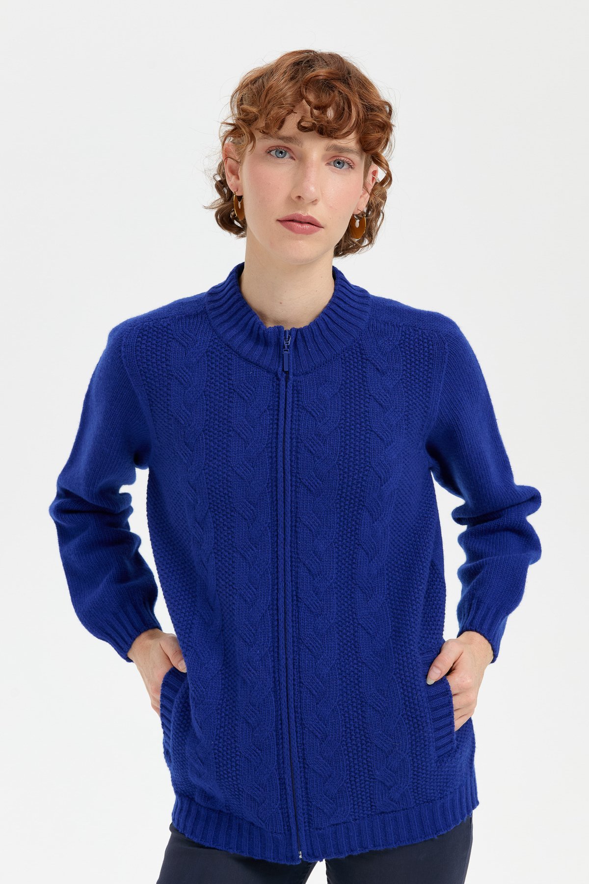 24268Kadın Dik Yaka Dikişsiz Önü Saç Örgülü Yün Hırka K.S.Mavi