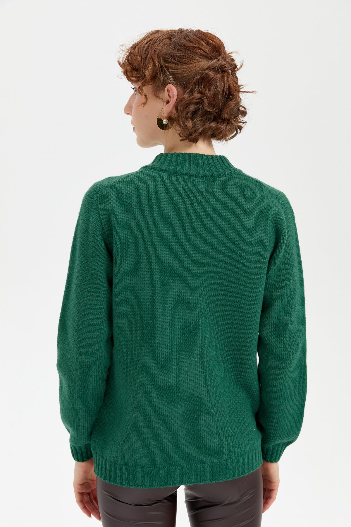 24268Kadın Dik Yaka Dikişsiz Önü Saç Örgülü Yün Hırka Ö.Başı