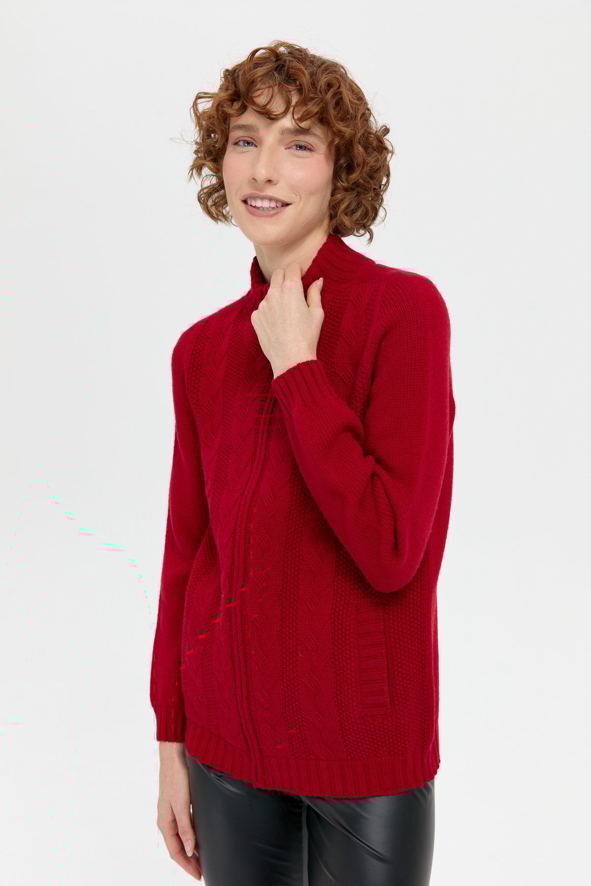 24268Kadın Dik Yaka Dikişsiz Önü Saç Örgülü Yün Hırka K.Kırmızı
