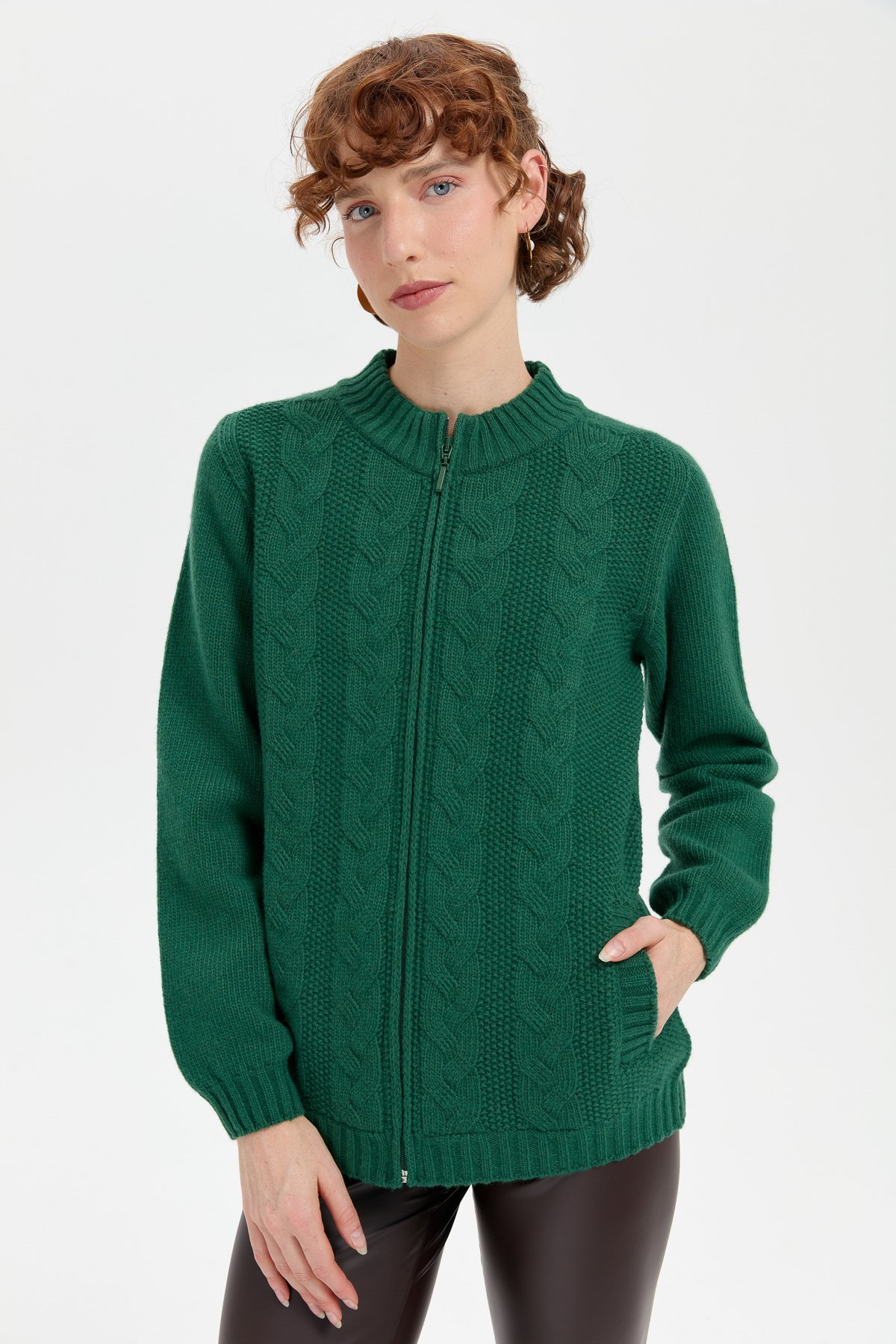 24268Kadın Dik Yaka Dikişsiz Önü Saç Örgülü Yün Hırka Ö.Başı