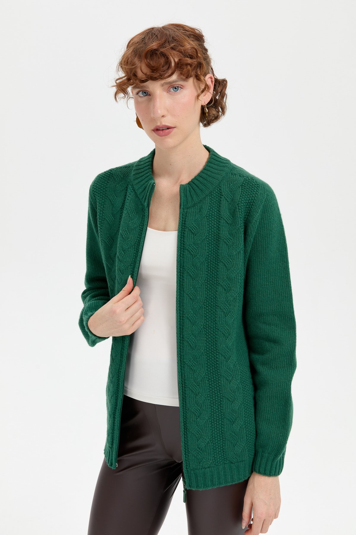 24268Kadın Dik Yaka Dikişsiz Önü Saç Örgülü Yün Hırka Ö.Başı