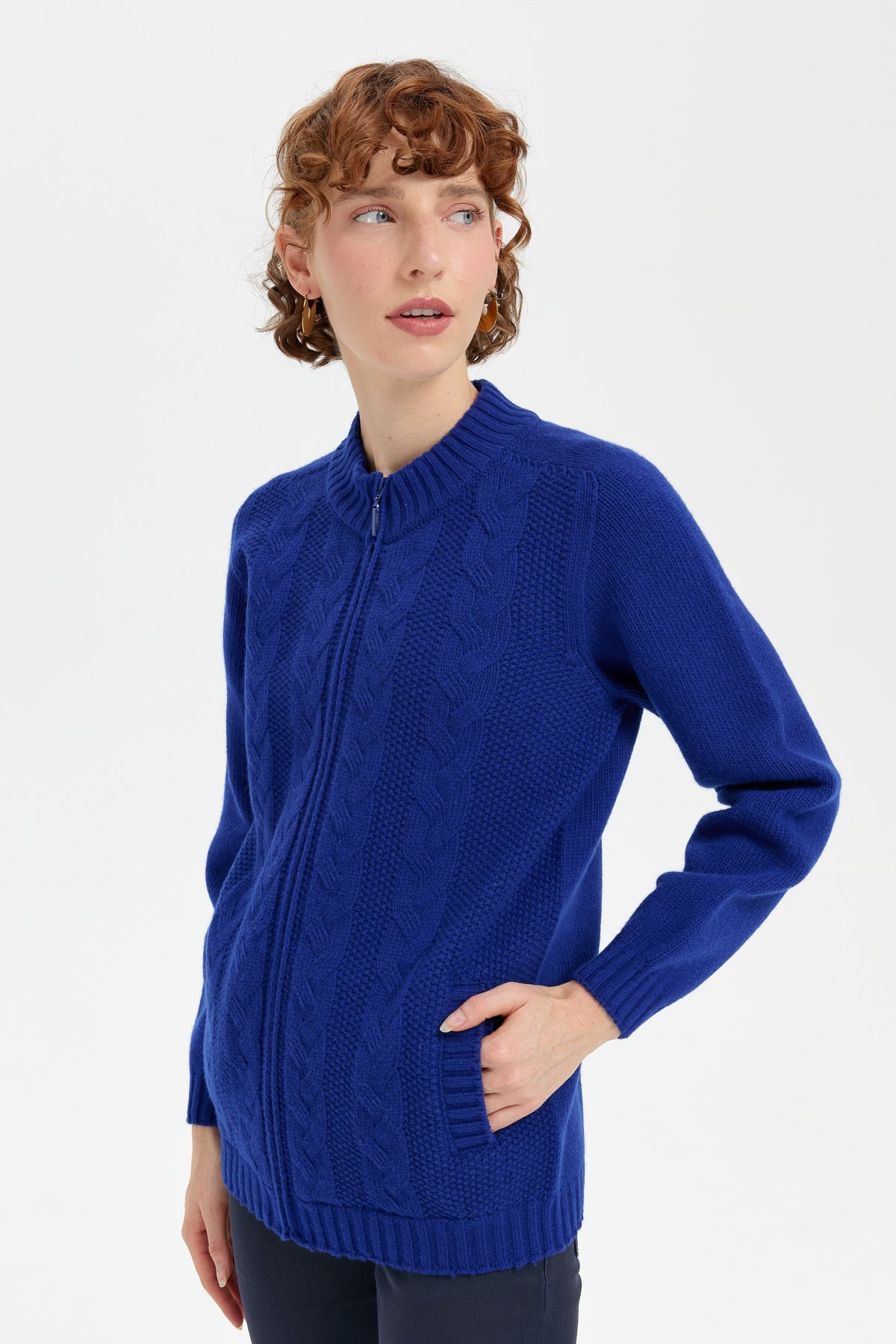 24268Kadın Dik Yaka Dikişsiz Önü Saç Örgülü Yün Hırka K.S.Mavi