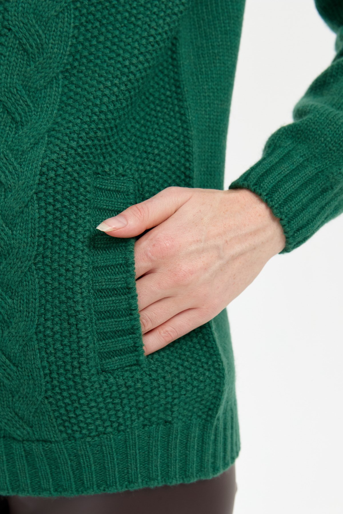 24268Kadın Dik Yaka Dikişsiz Önü Saç Örgülü Yün Hırka Ö.Başı