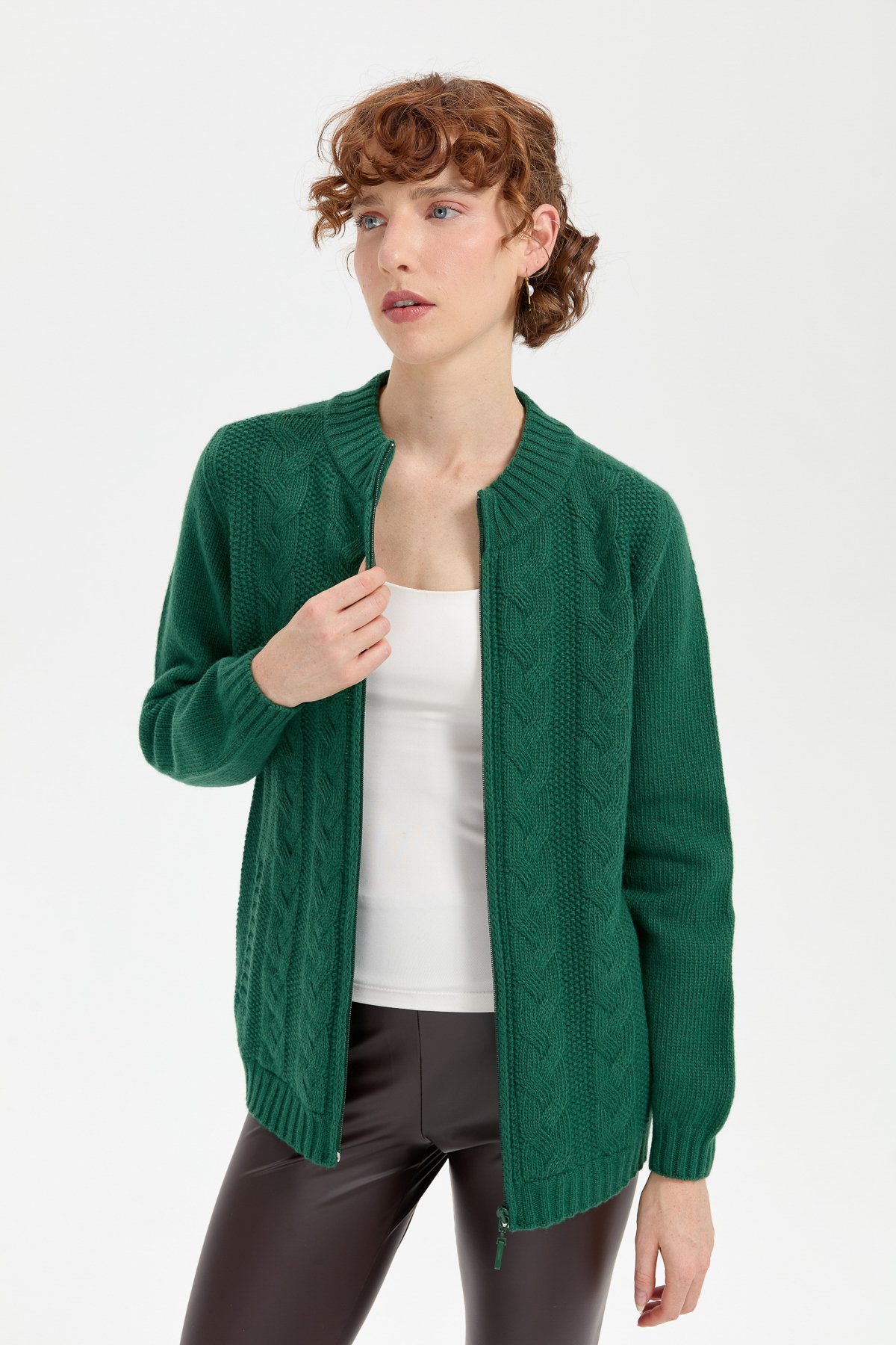 24268Kadın Dik Yaka Dikişsiz Önü Saç Örgülü Yün Hırka Ö.Başı