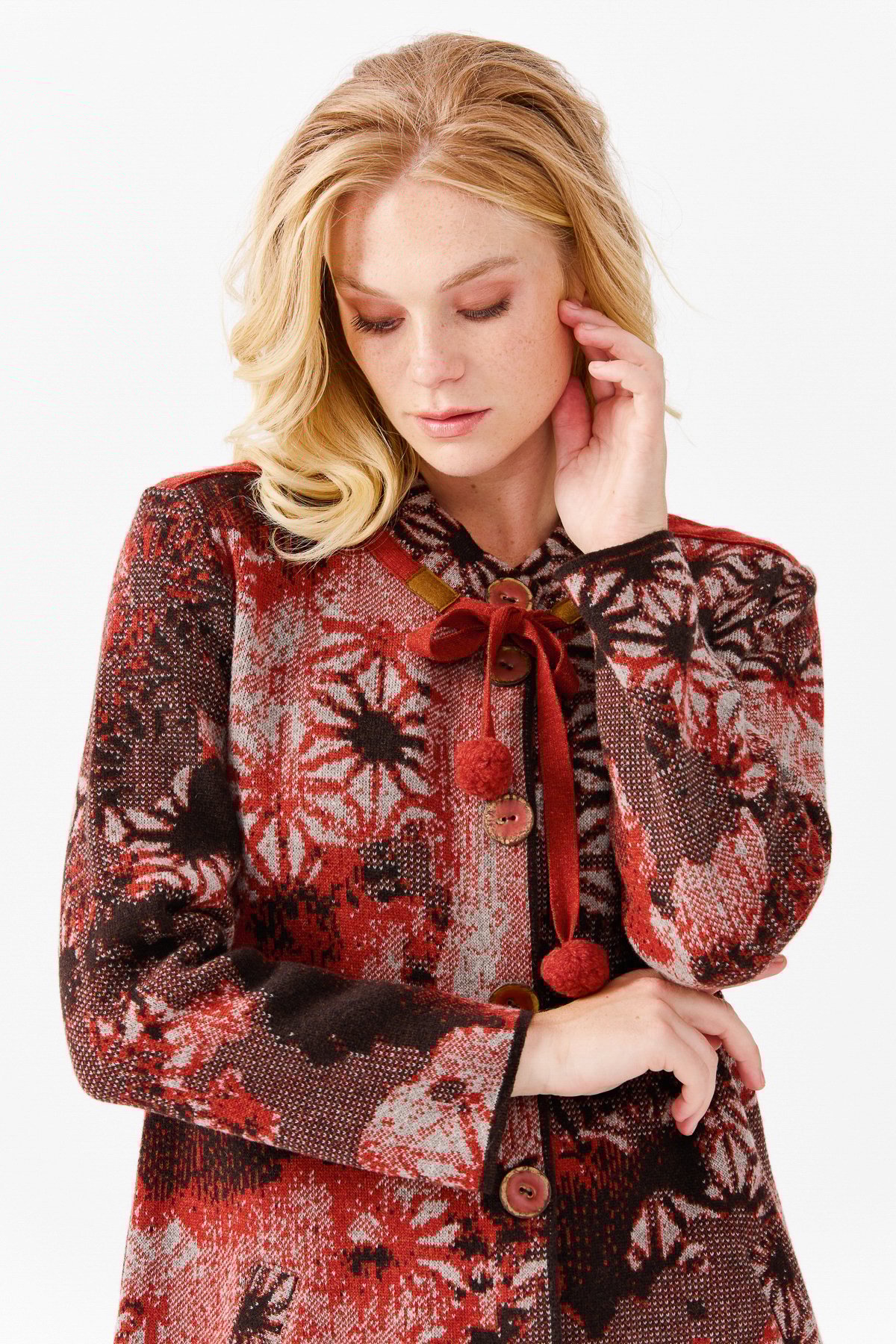 22159Женское длинное пальто с воротником-стойкой и рисунком, кирпичного цвета