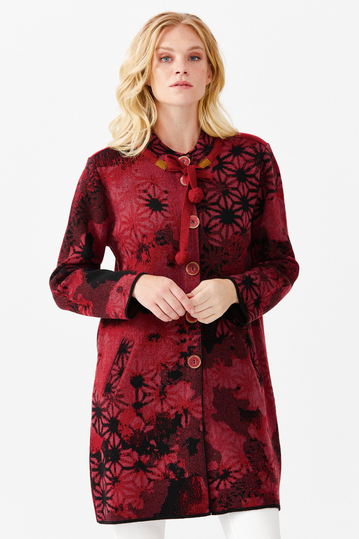 22159Women'S Long Patterned Coat With A Stand-Up Collar Red