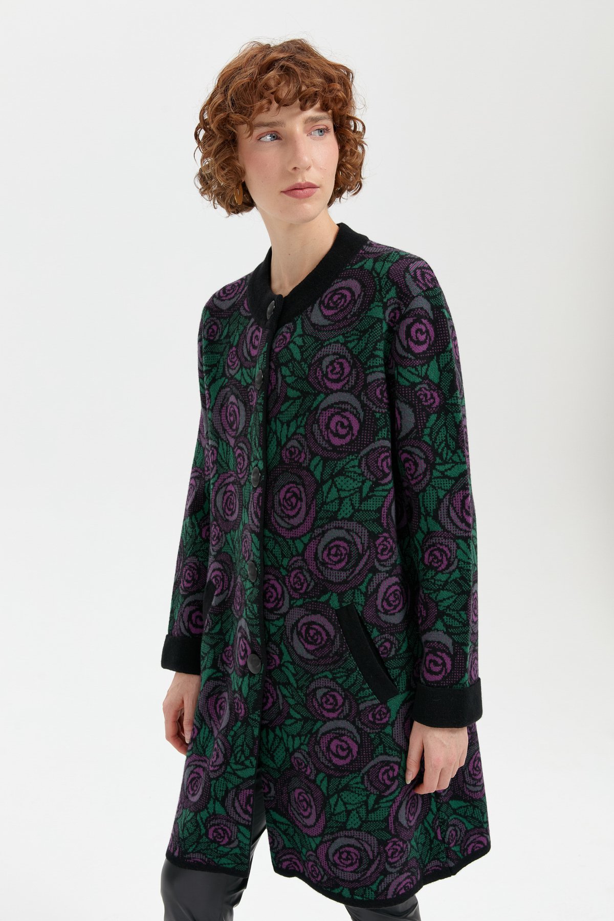 24048Kadın Dik Yaka Gül Desenli Uzun Yün Kaban Siyah_A.mor