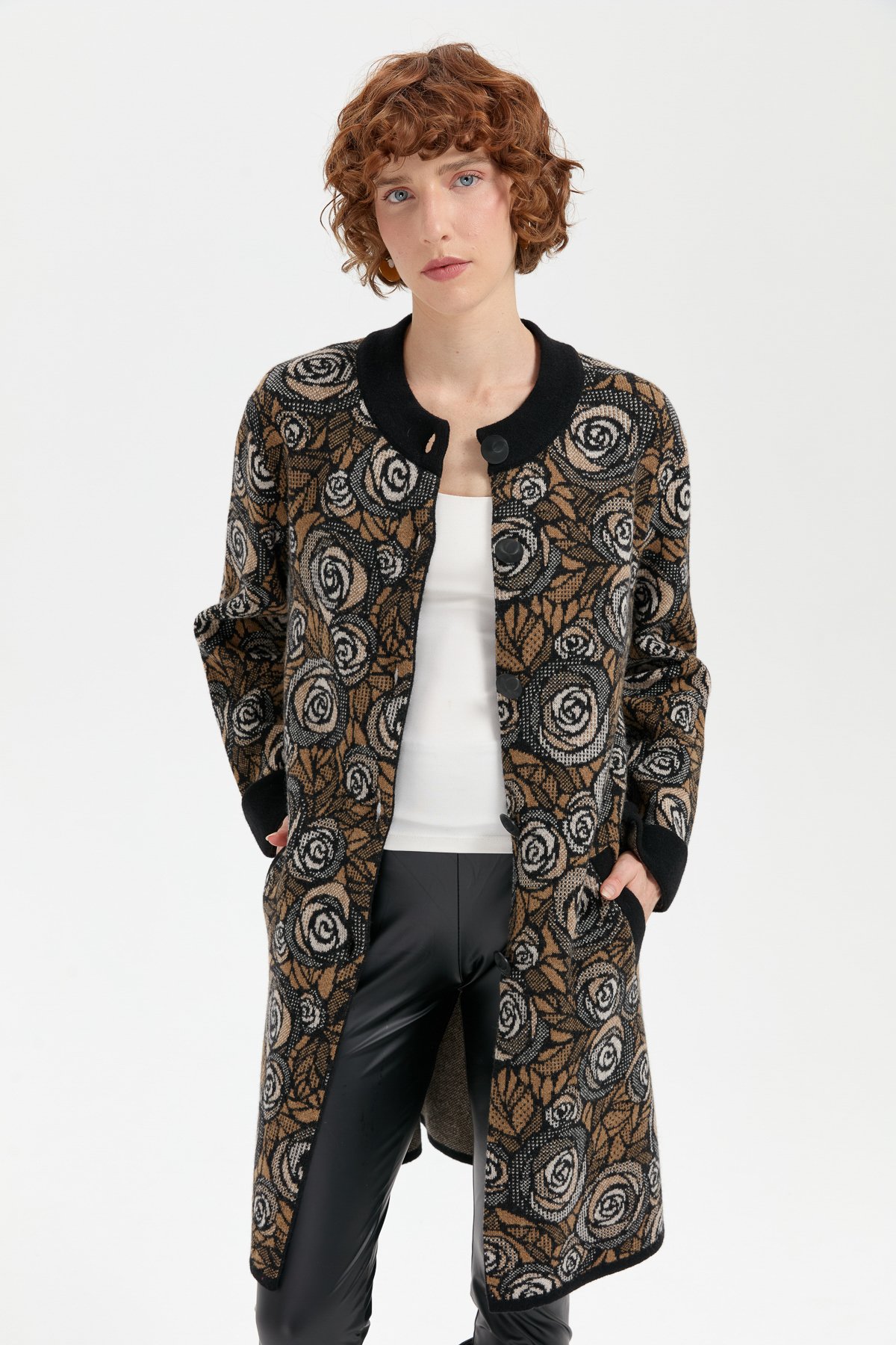 24048Kadın Dik Yaka Gül Desenli Uzun Yün Kaban Siyah_V.camel