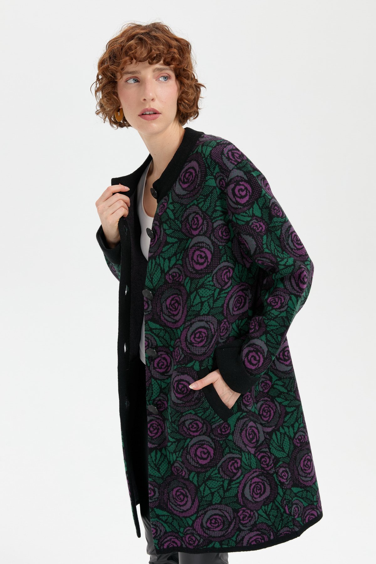 24048Kadın Dik Yaka Gül Desenli Uzun Yün Kaban Siyah_A.mor