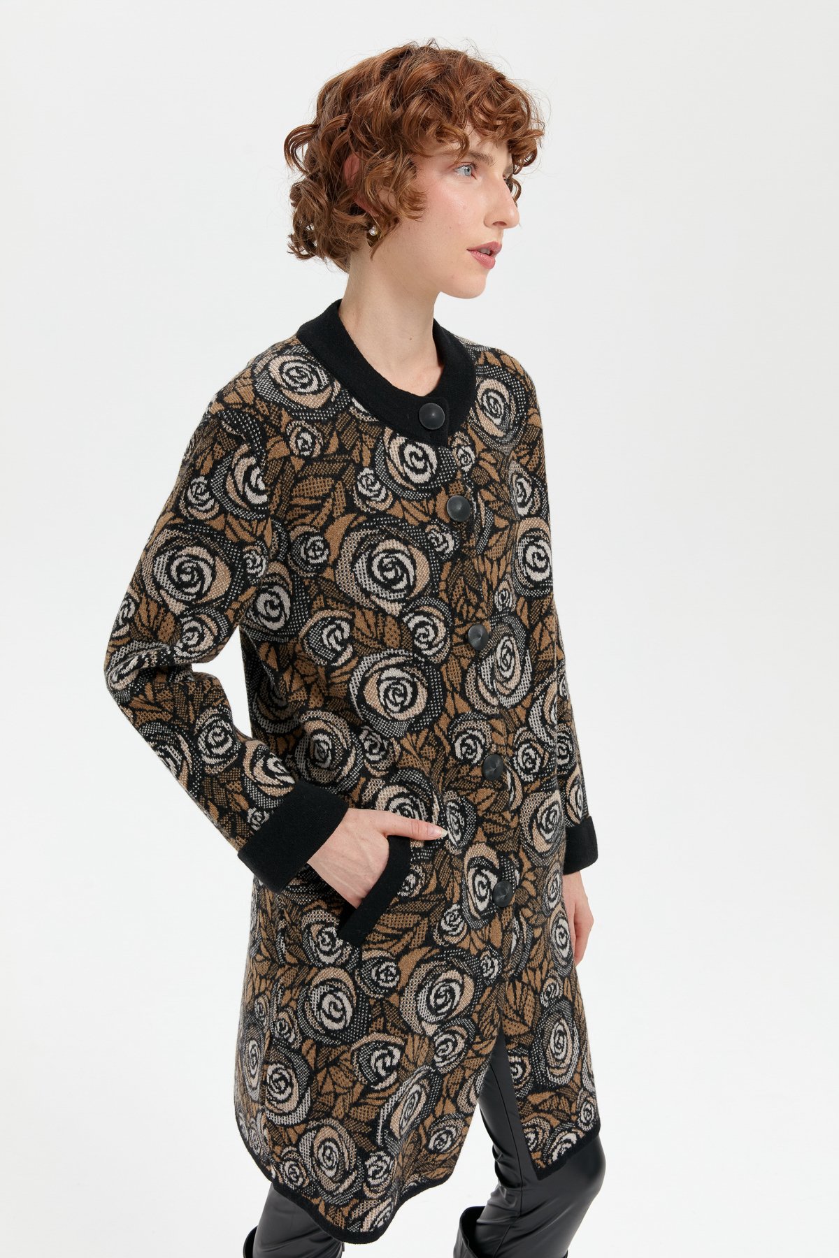 24048Kadın Dik Yaka Gül Desenli Uzun Yün Kaban Siyah_V.camel