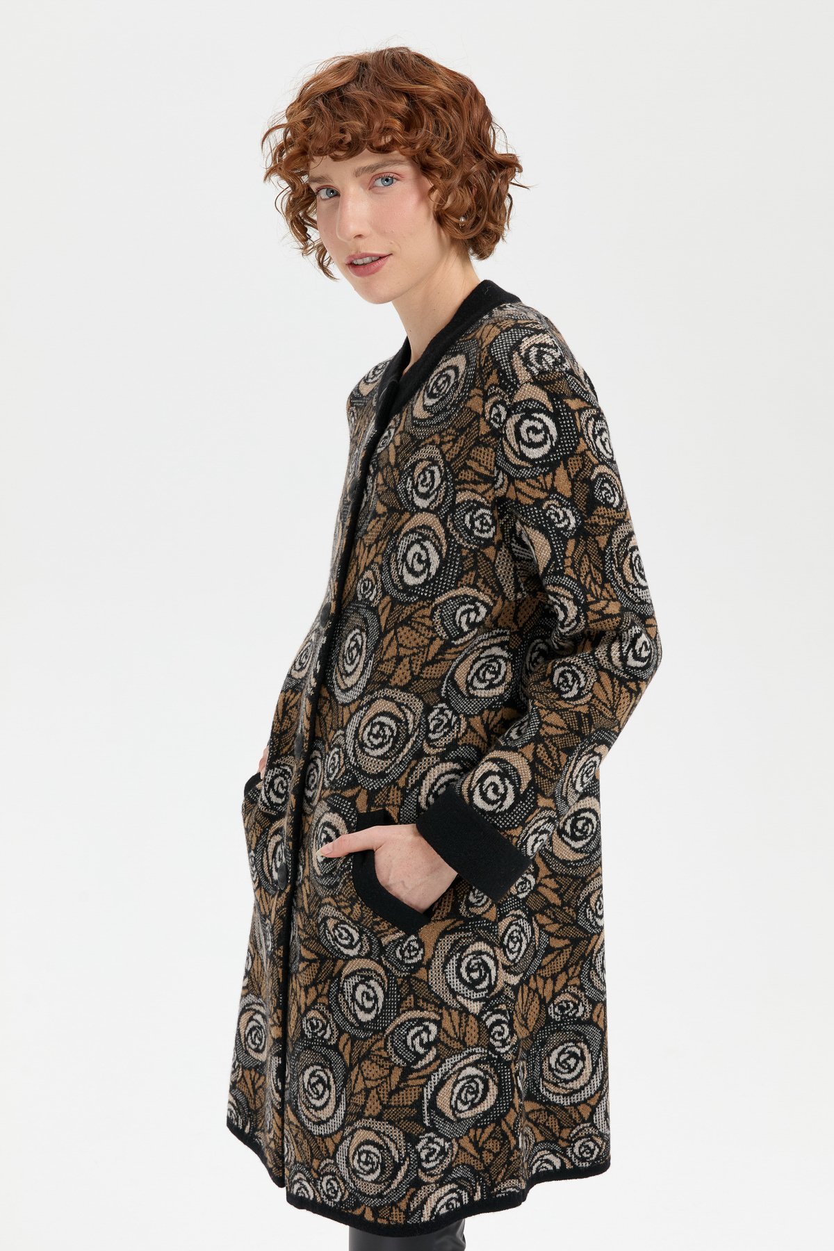 24048Kadın Dik Yaka Gül Desenli Uzun Yün Kaban Siyah_V.camel