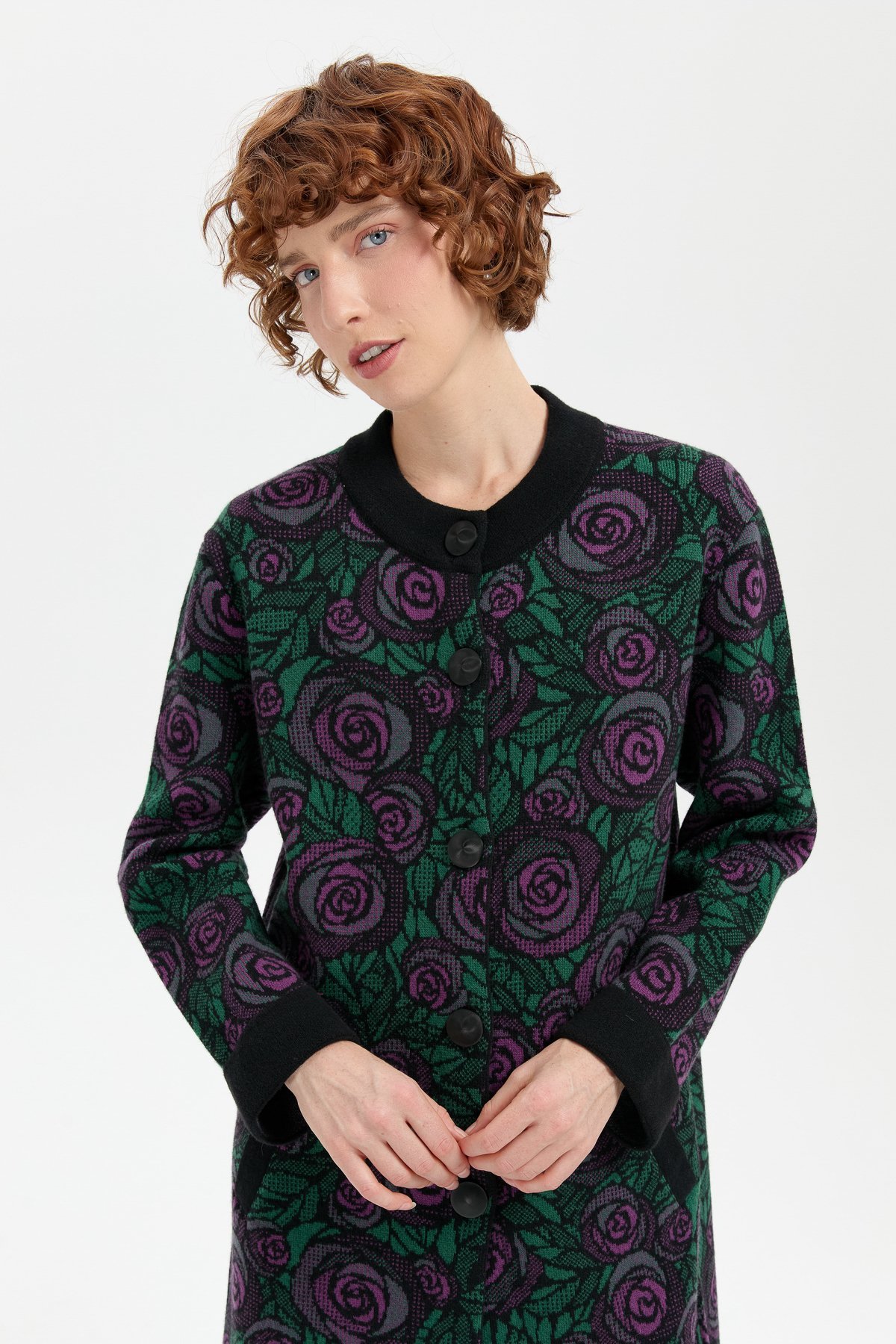 24048Kadın Dik Yaka Gül Desenli Uzun Yün Kaban Siyah_A.mor