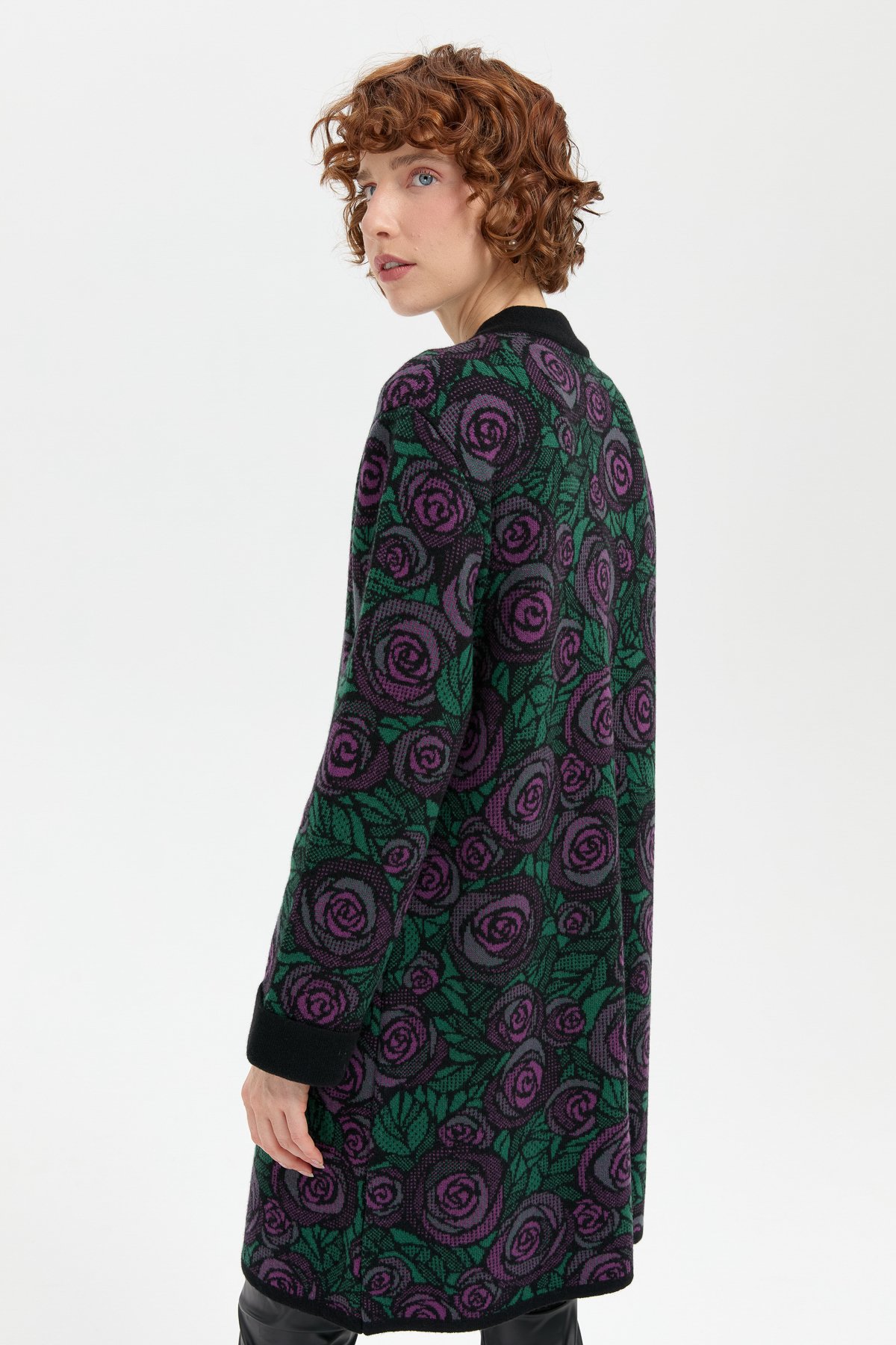 24048Kadın Dik Yaka Gül Desenli Uzun Yün Kaban Siyah_A.mor